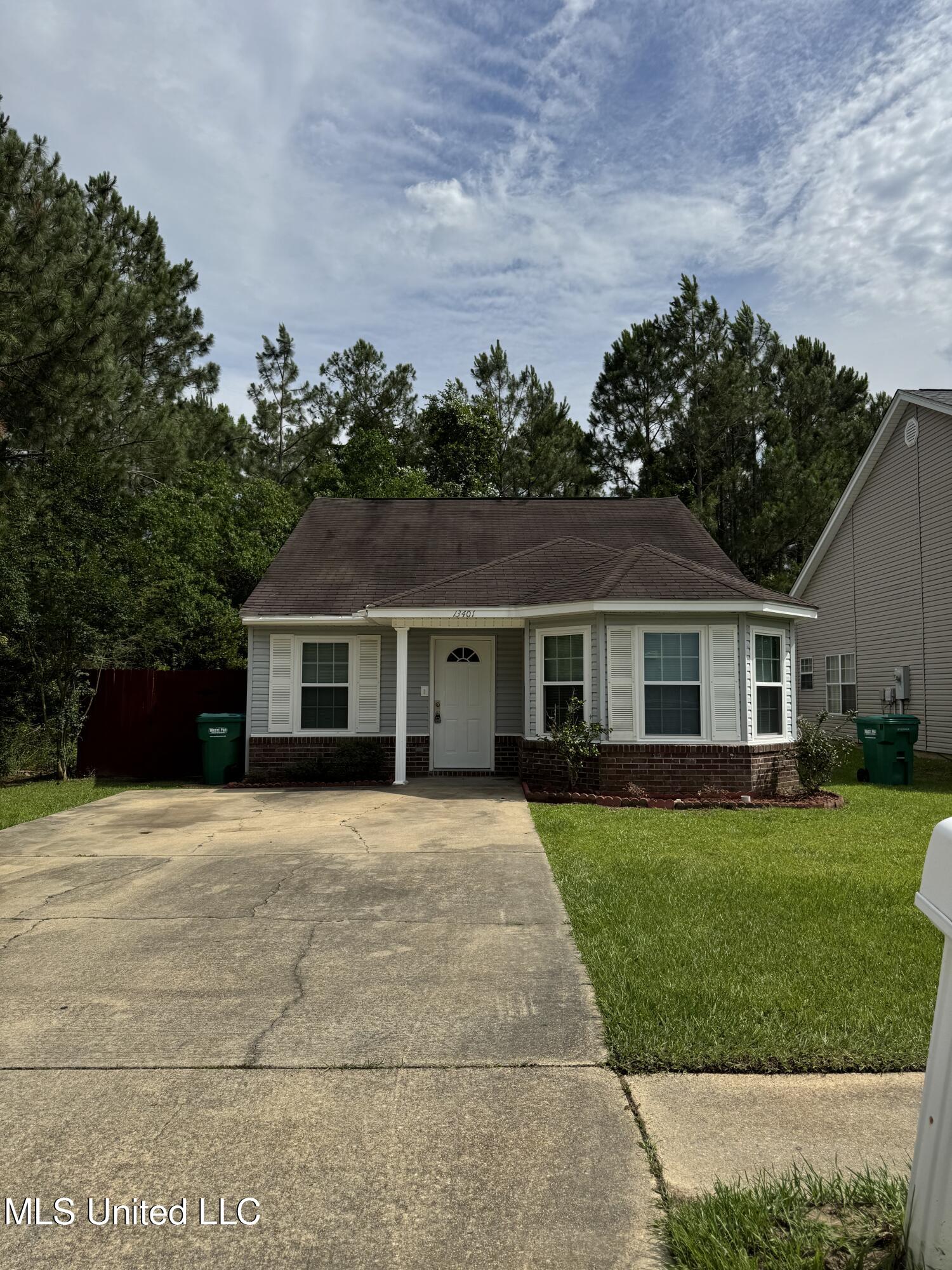 13401 Warren Drive Property Photo 1