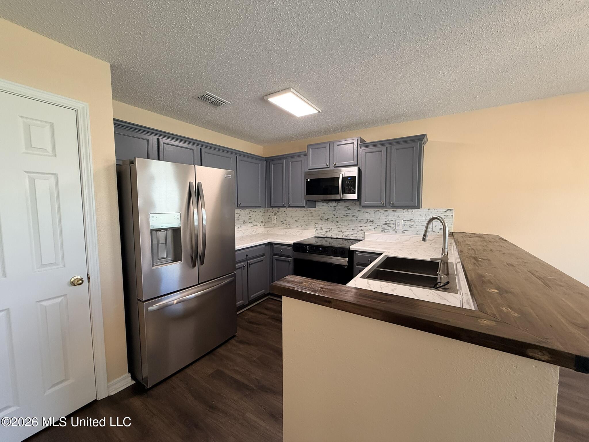 13401 Warren Drive Property Photo 2