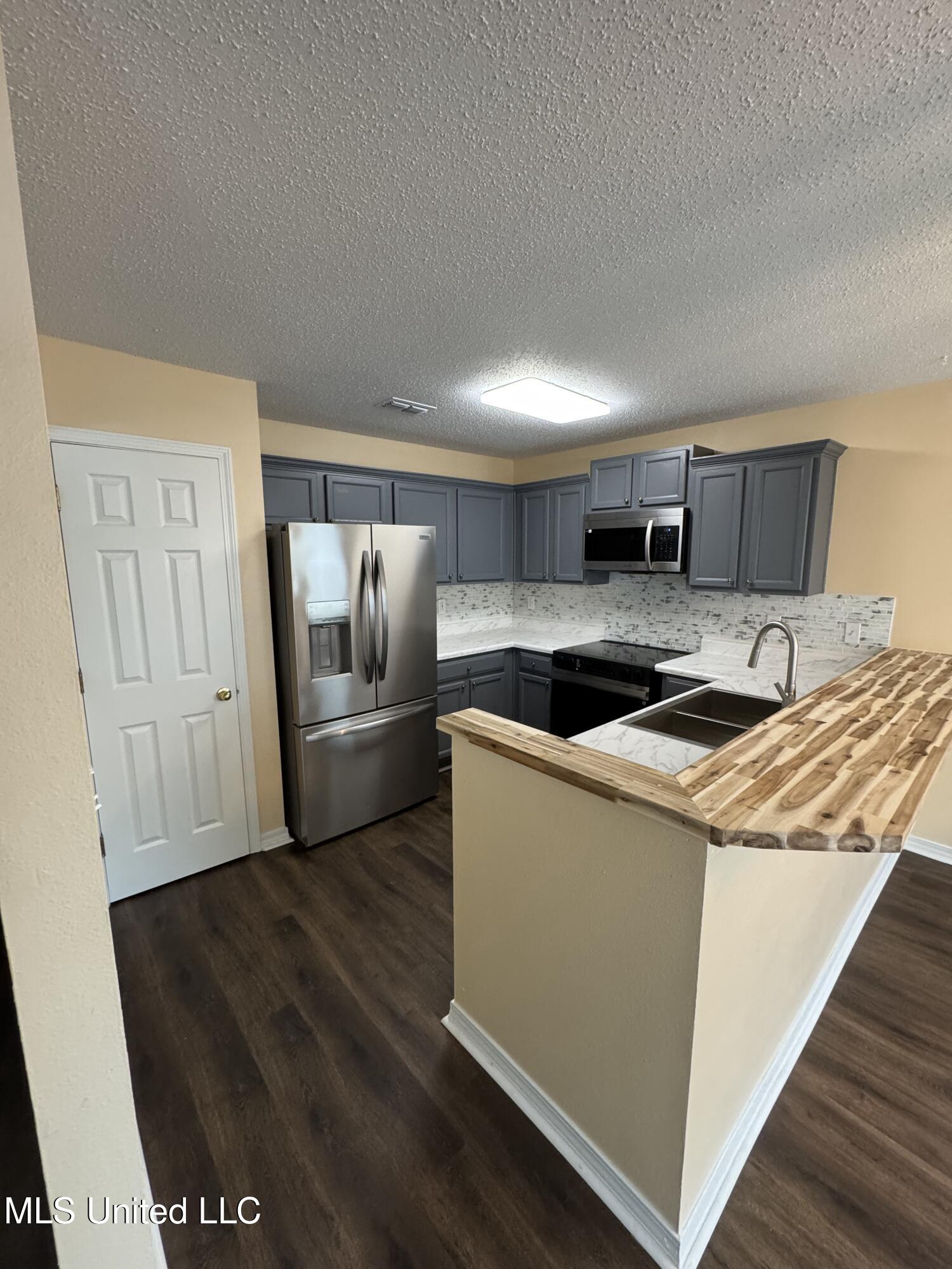 13401 Warren Drive Property Photo 3