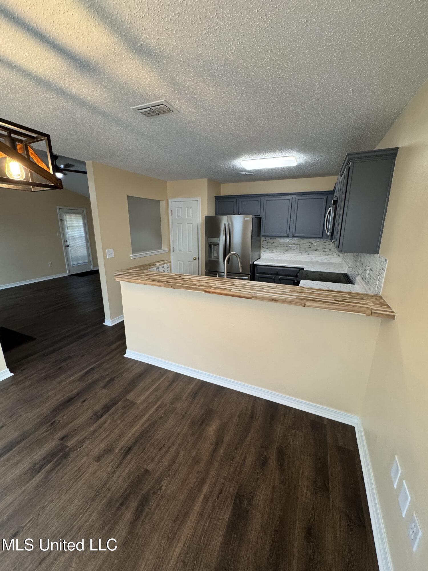 13401 Warren Drive Property Photo 4