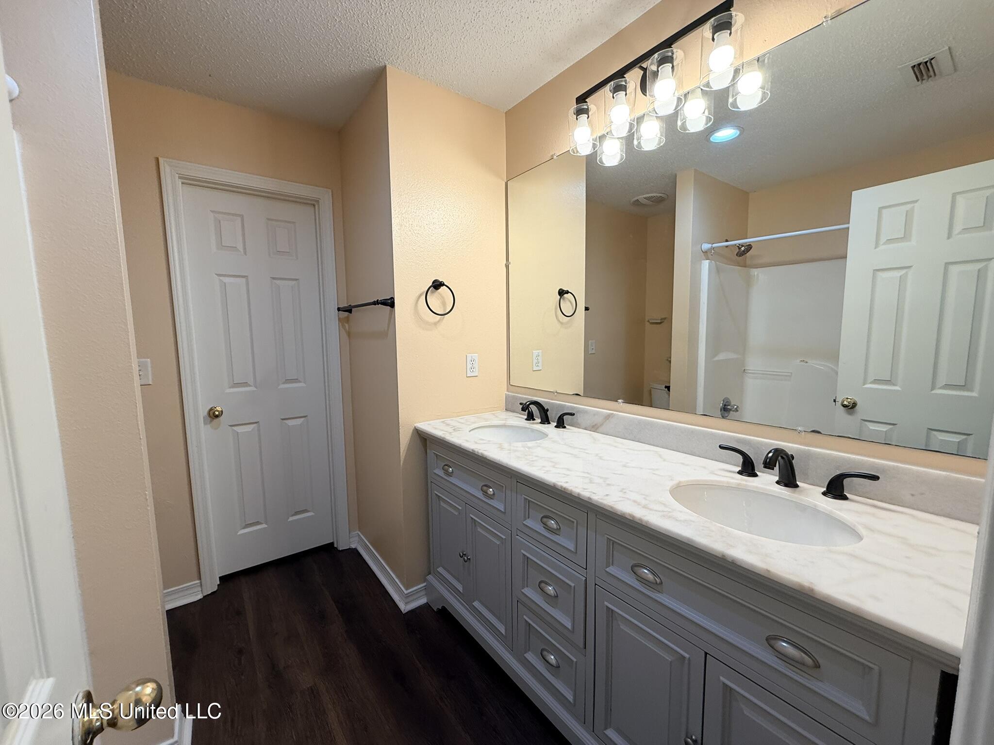13401 Warren Drive Property Photo 10