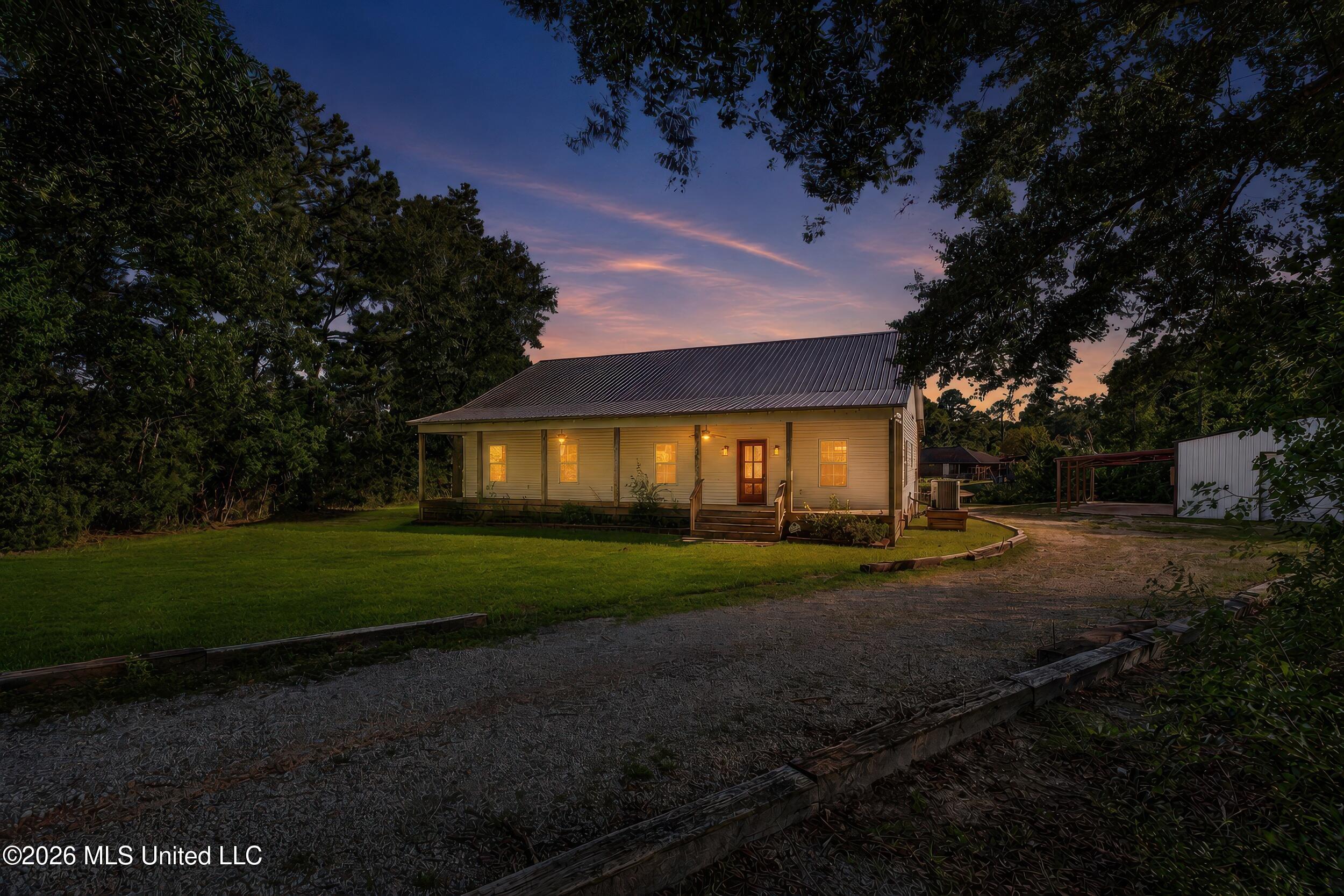 18 Harbor Lane Property Photo 2