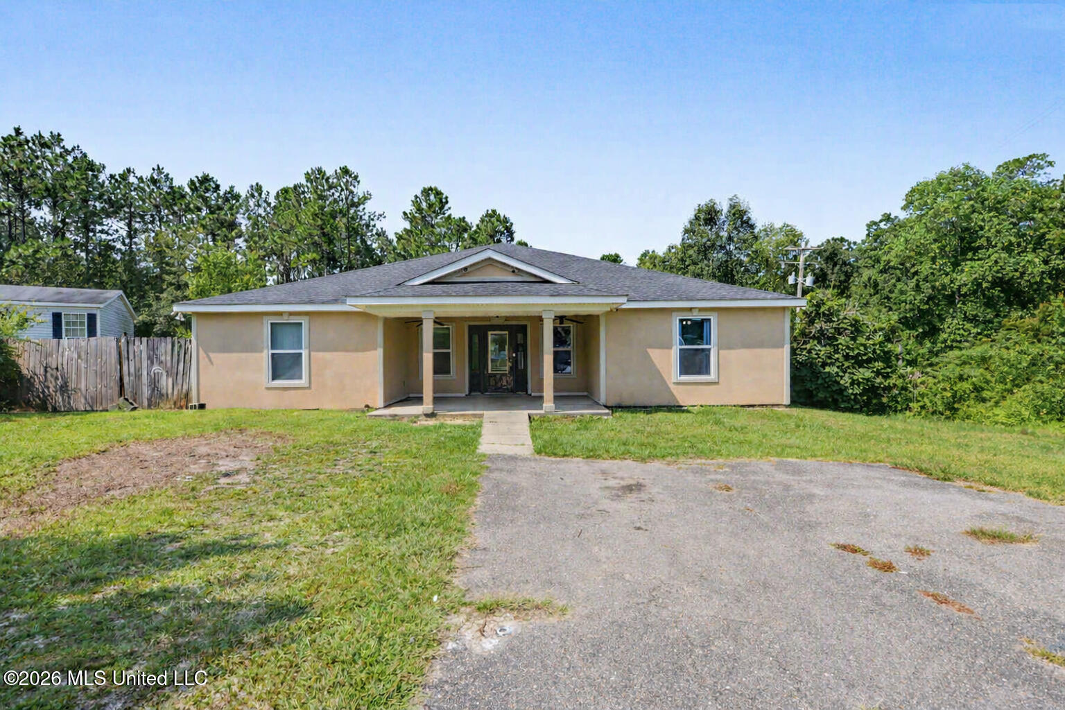 18331 Lesli's Lane Property Photo 1