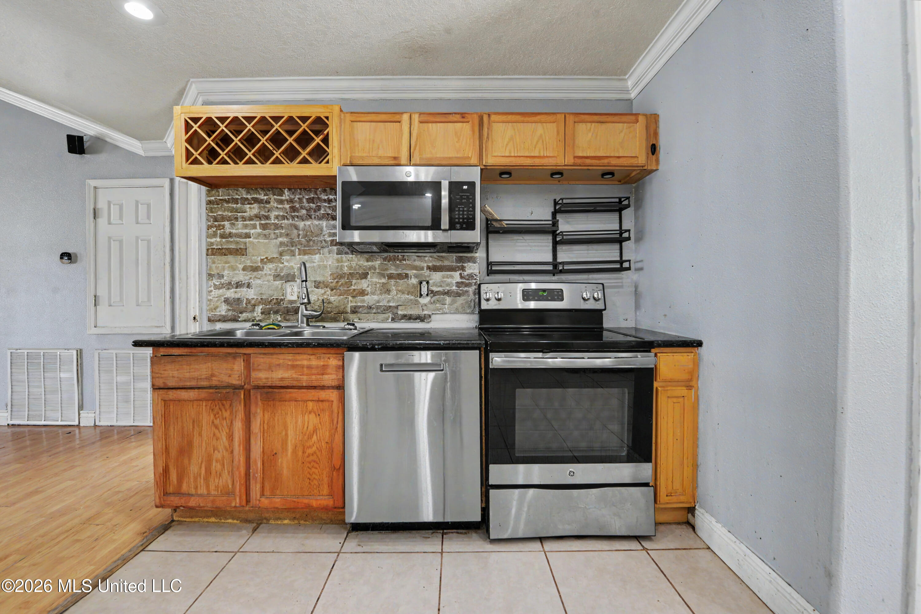 18331 Lesli's Lane Property Photo 9