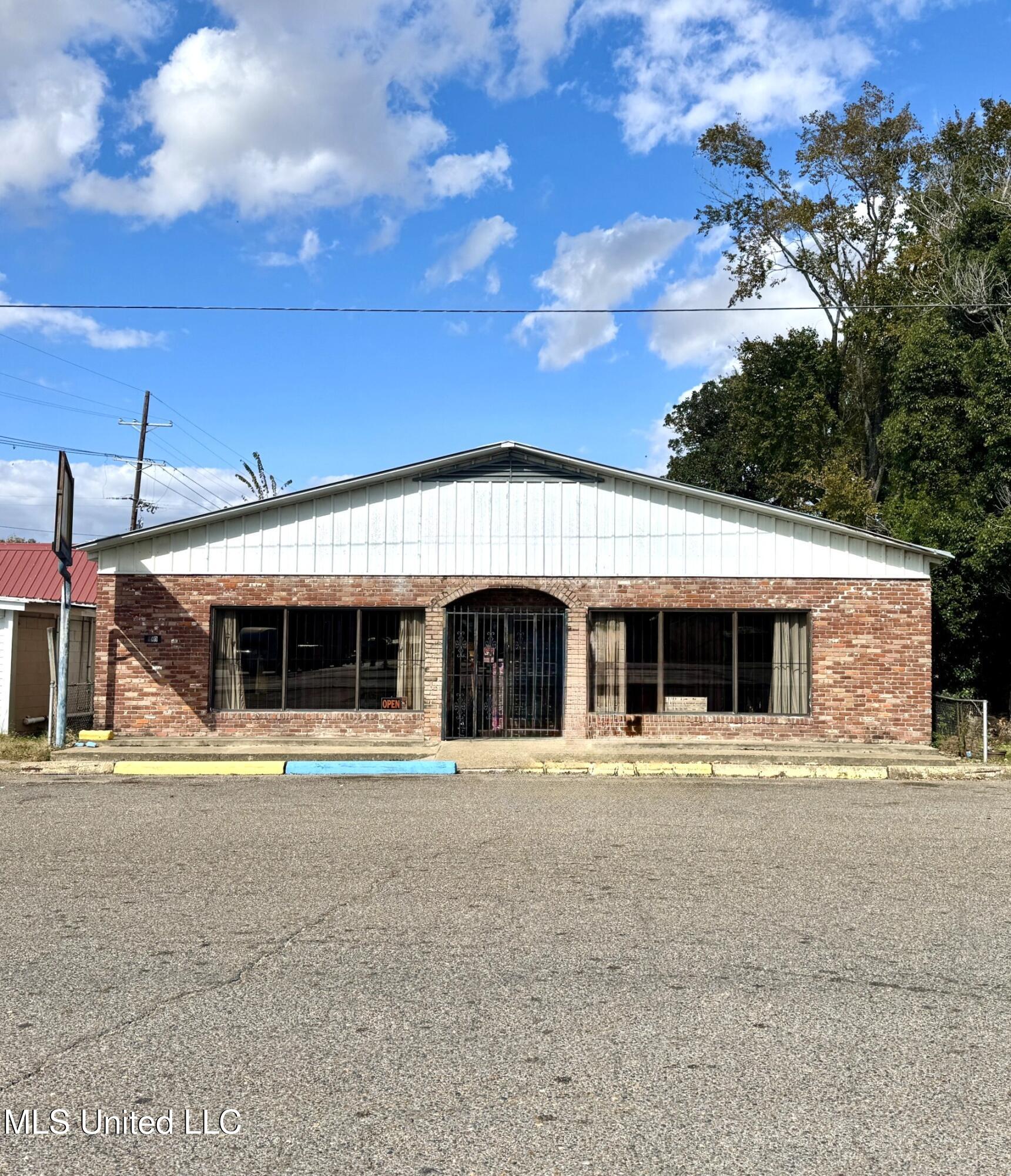 309 Mickey Gilley Avenue Property Photo 1