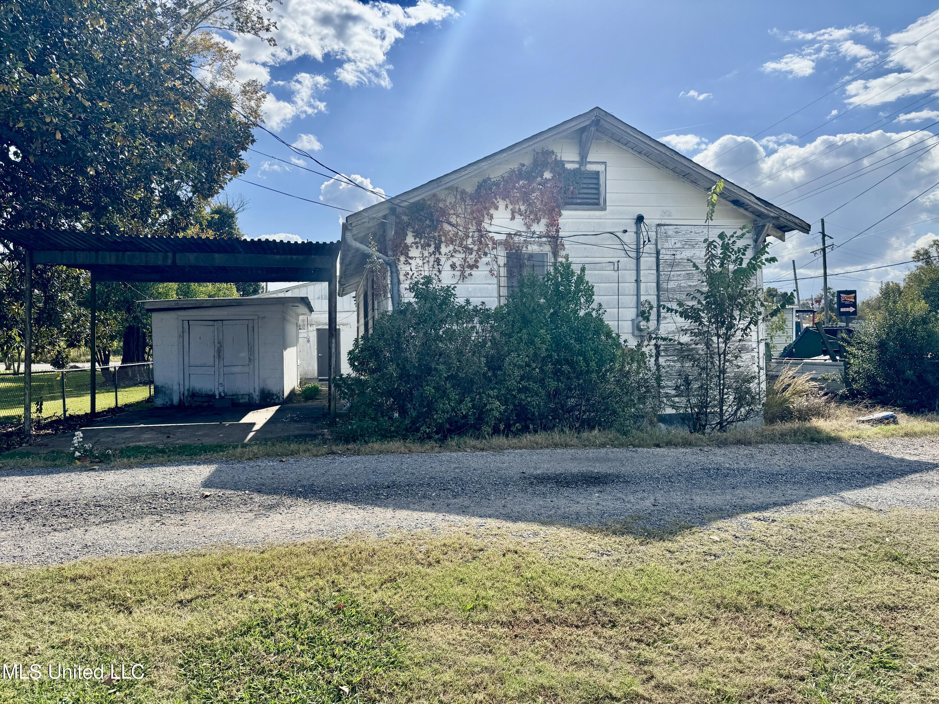 309 Mickey Gilley Avenue Property Photo 3