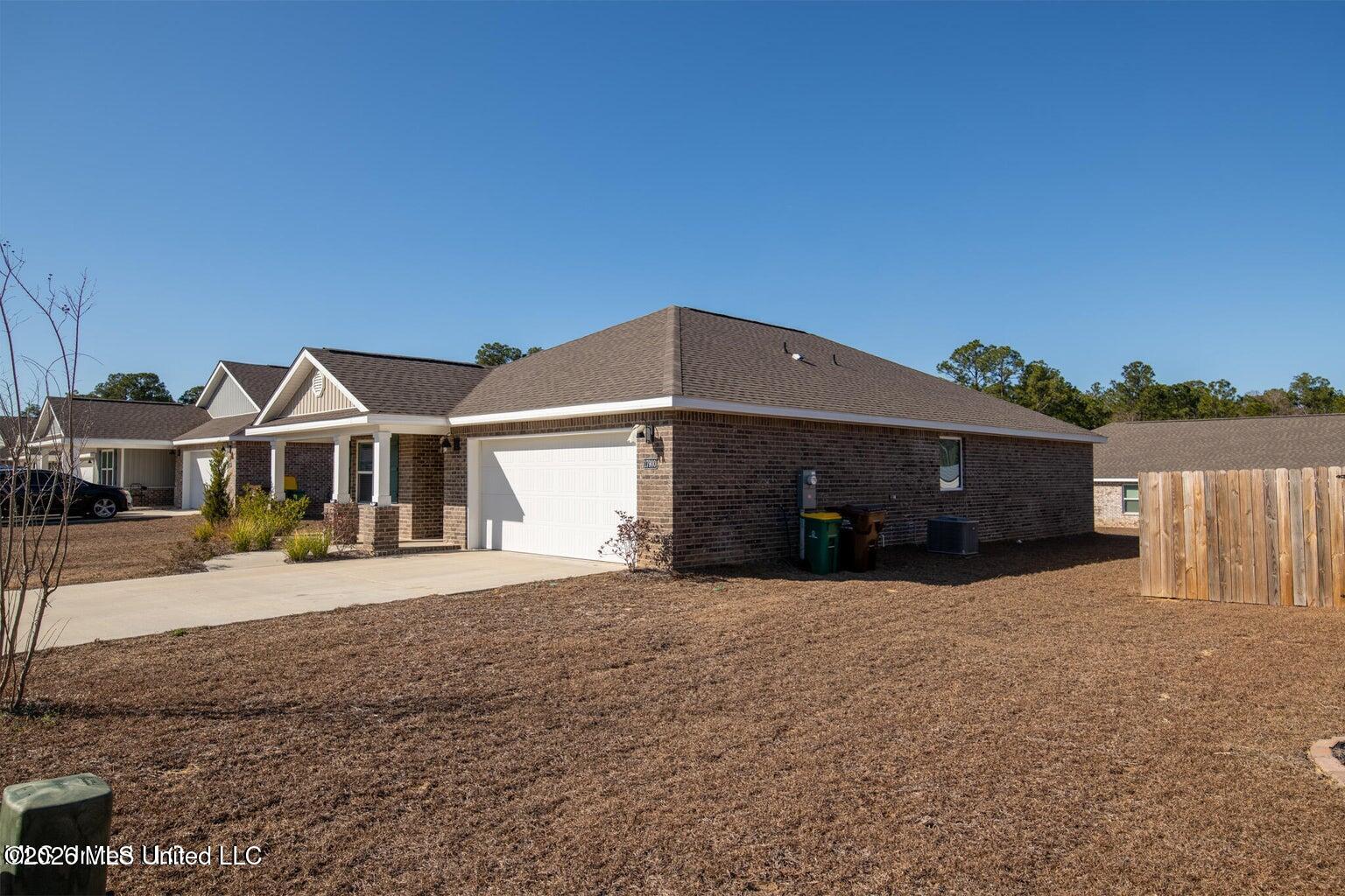 17900 Tingle Drive Property Photo 3