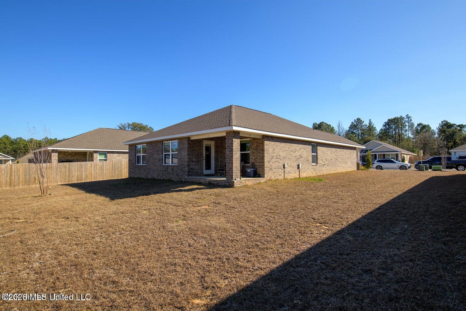 17900 Tingle Drive Property Photo 6