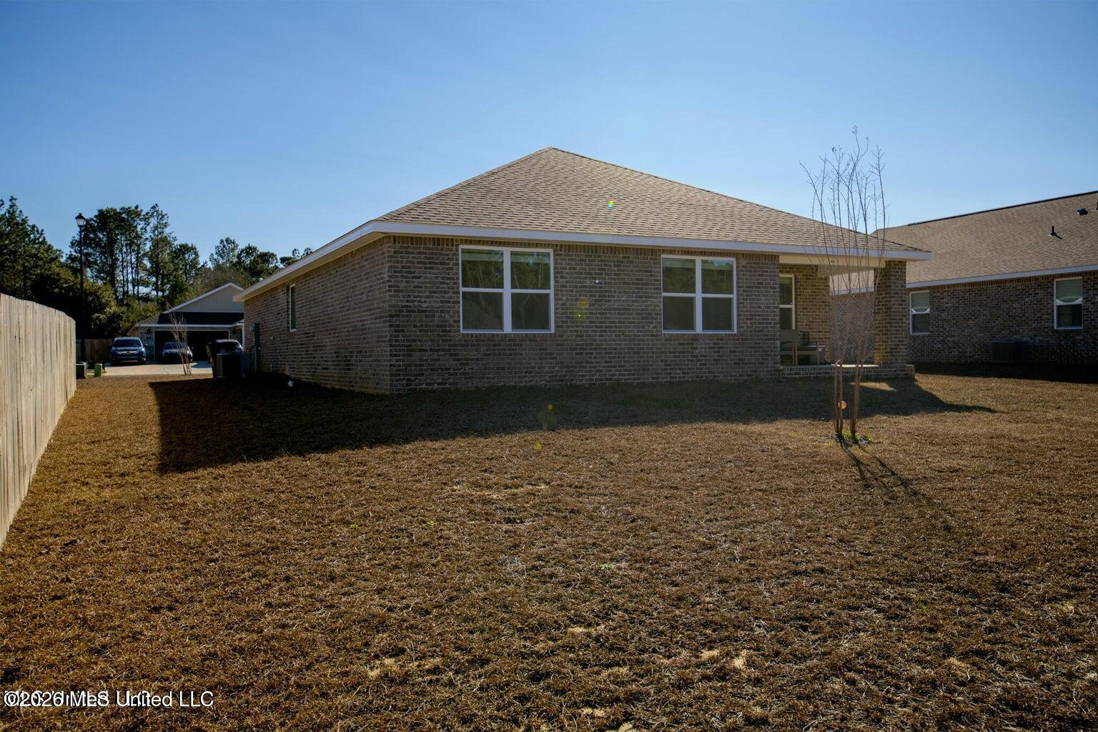 17900 Tingle Drive Property Photo 7