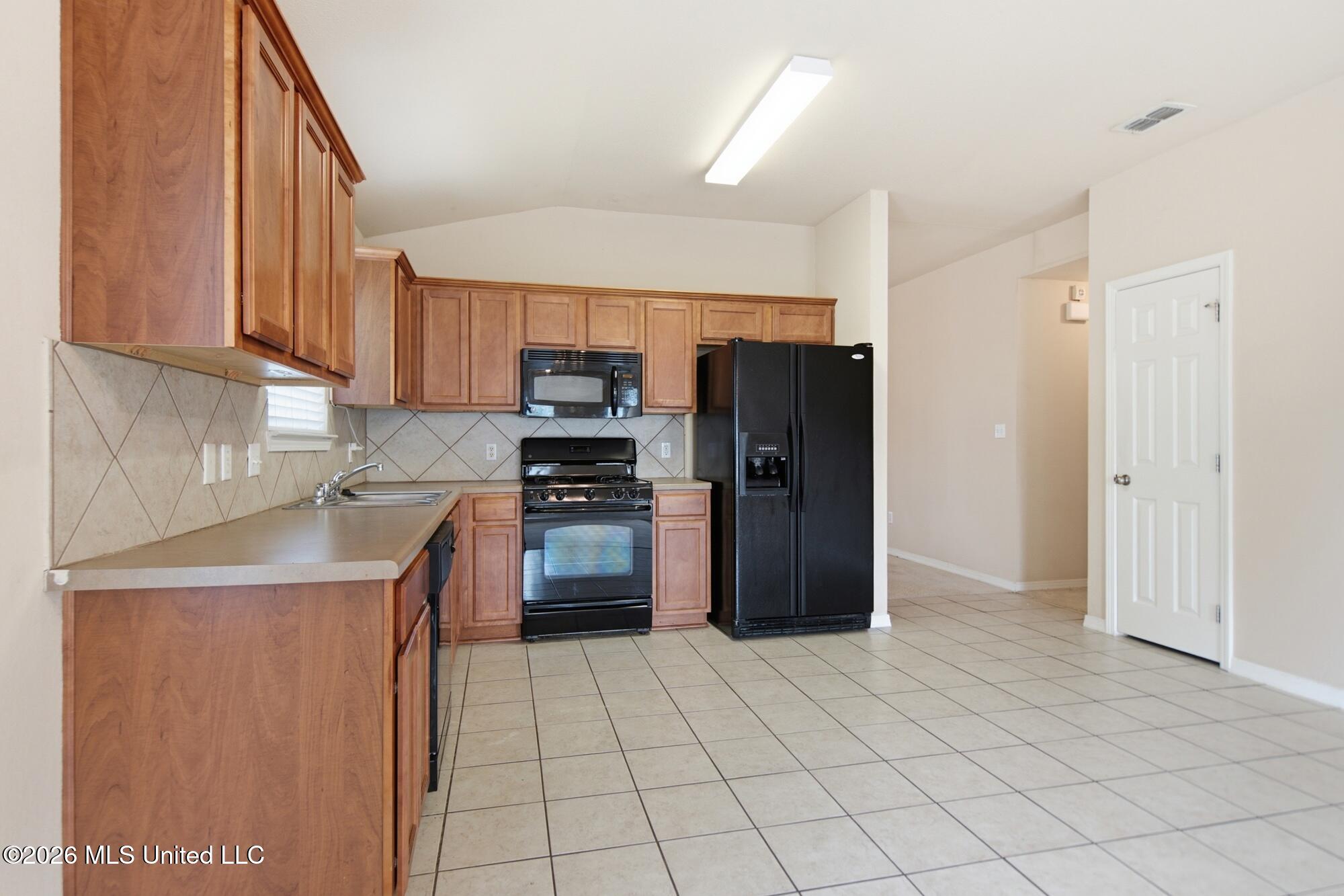 10341 Huntleigh Drive Property Photo 5