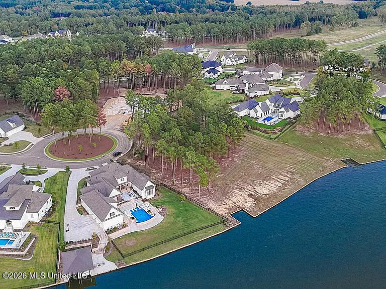 109 Carter Cove Property Photo 4
