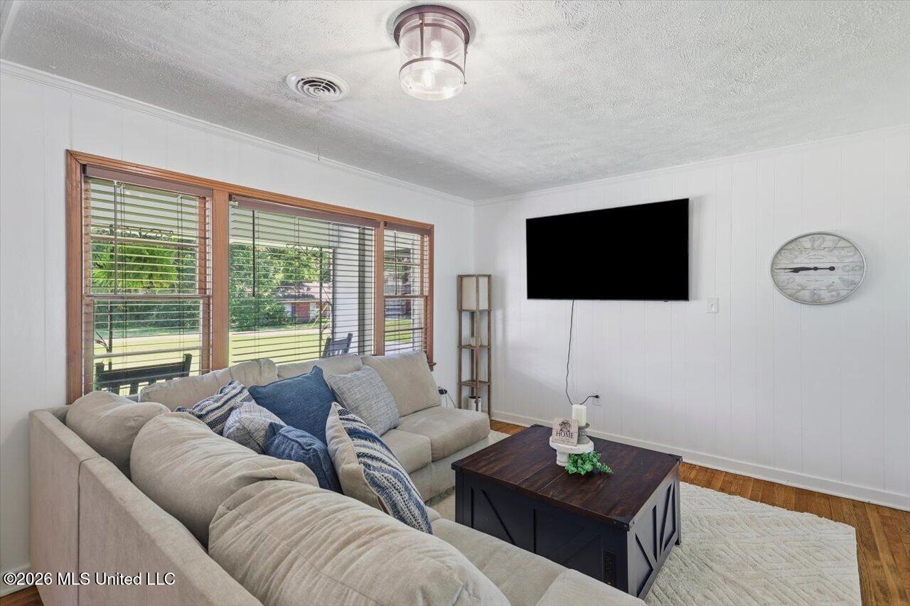 427 Millett Street Property Photo 8