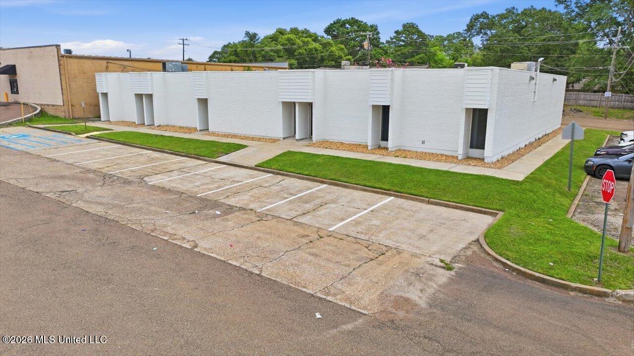 211 Gay Street Property Photo 8