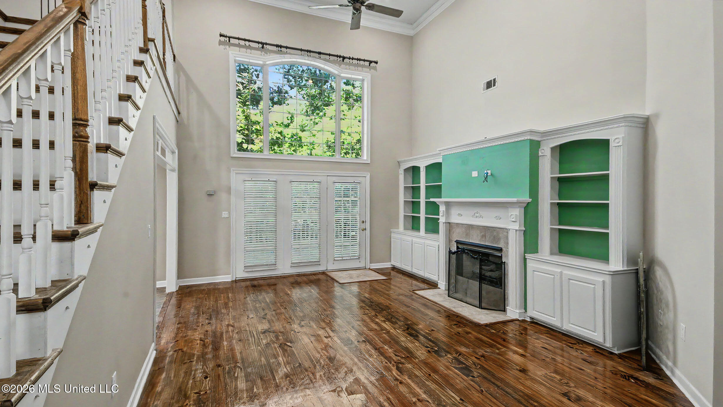 664 Spring Lake Drive Property Photo 5