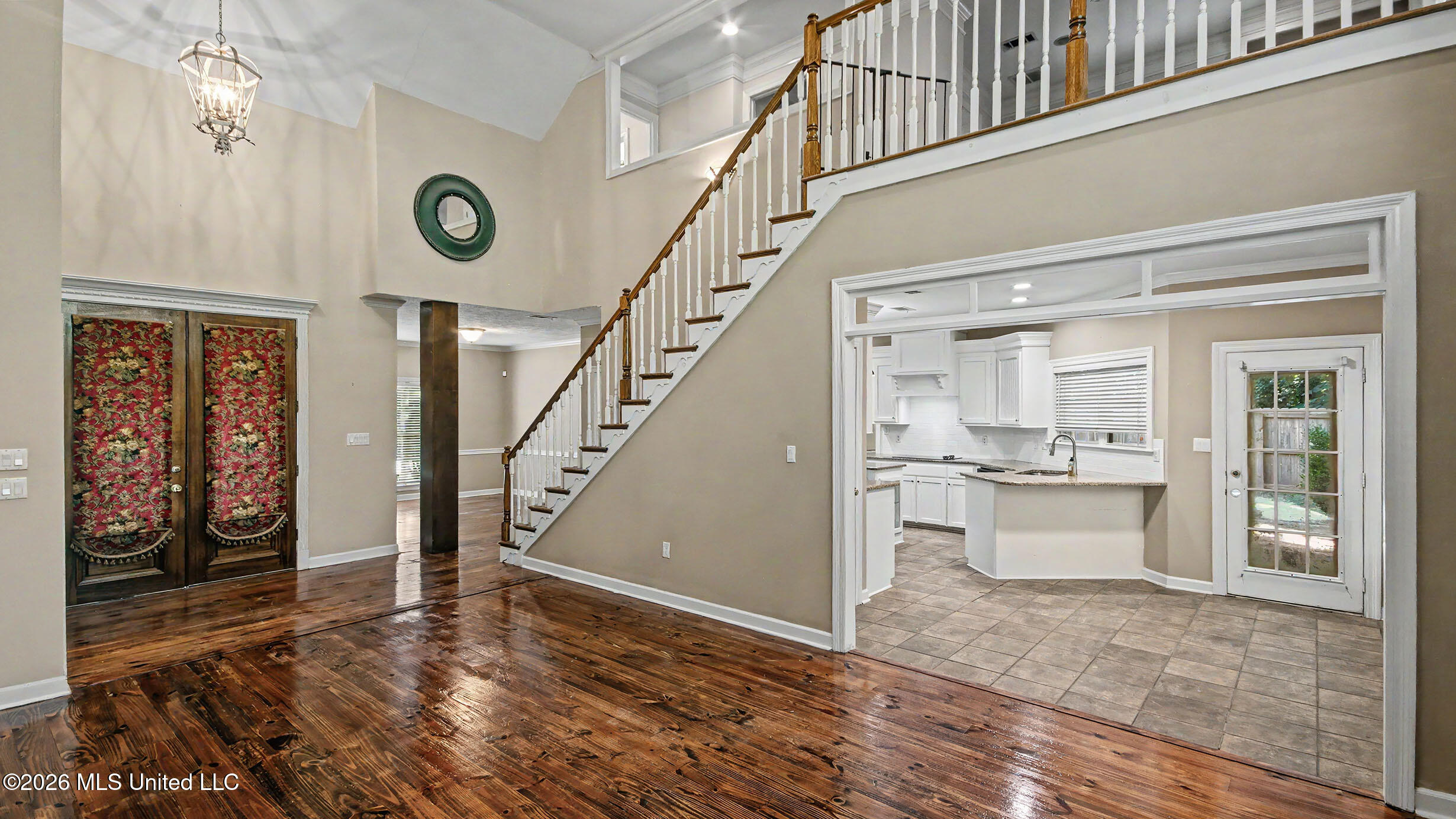 664 Spring Lake Drive Property Photo 8