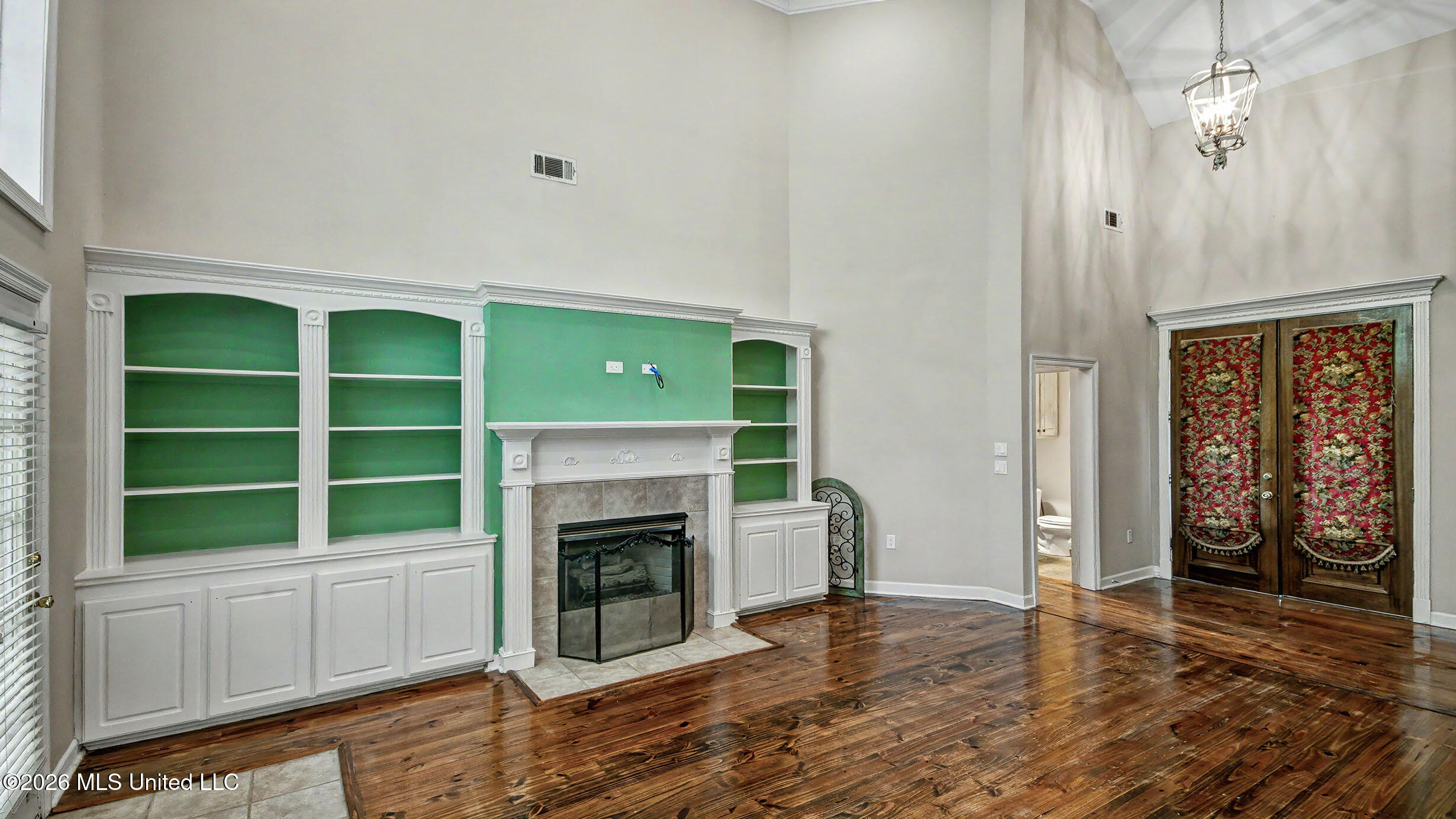 664 Spring Lake Drive Property Photo 9