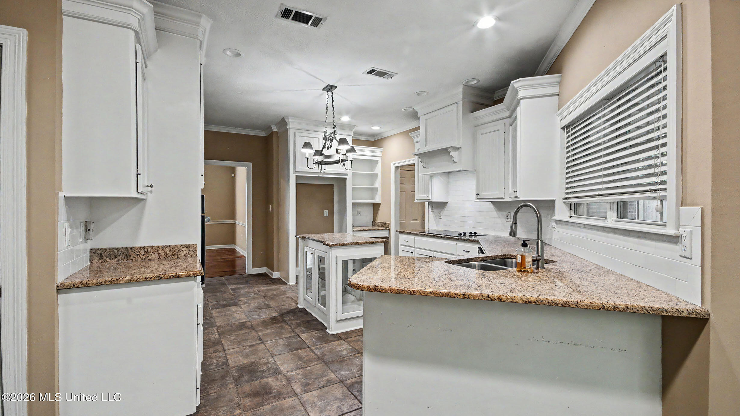 664 Spring Lake Drive Property Photo 12