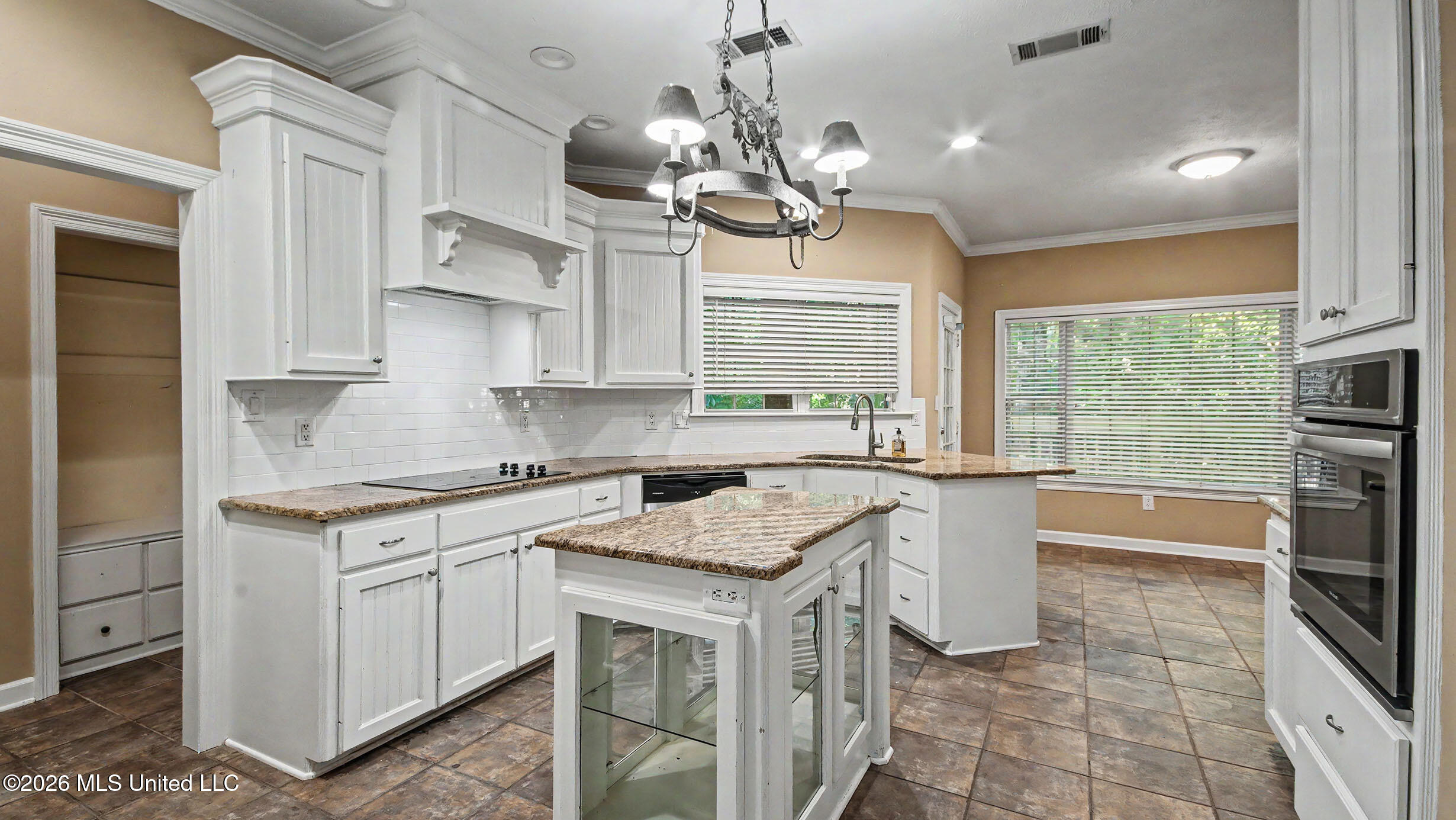 664 Spring Lake Drive Property Photo 13