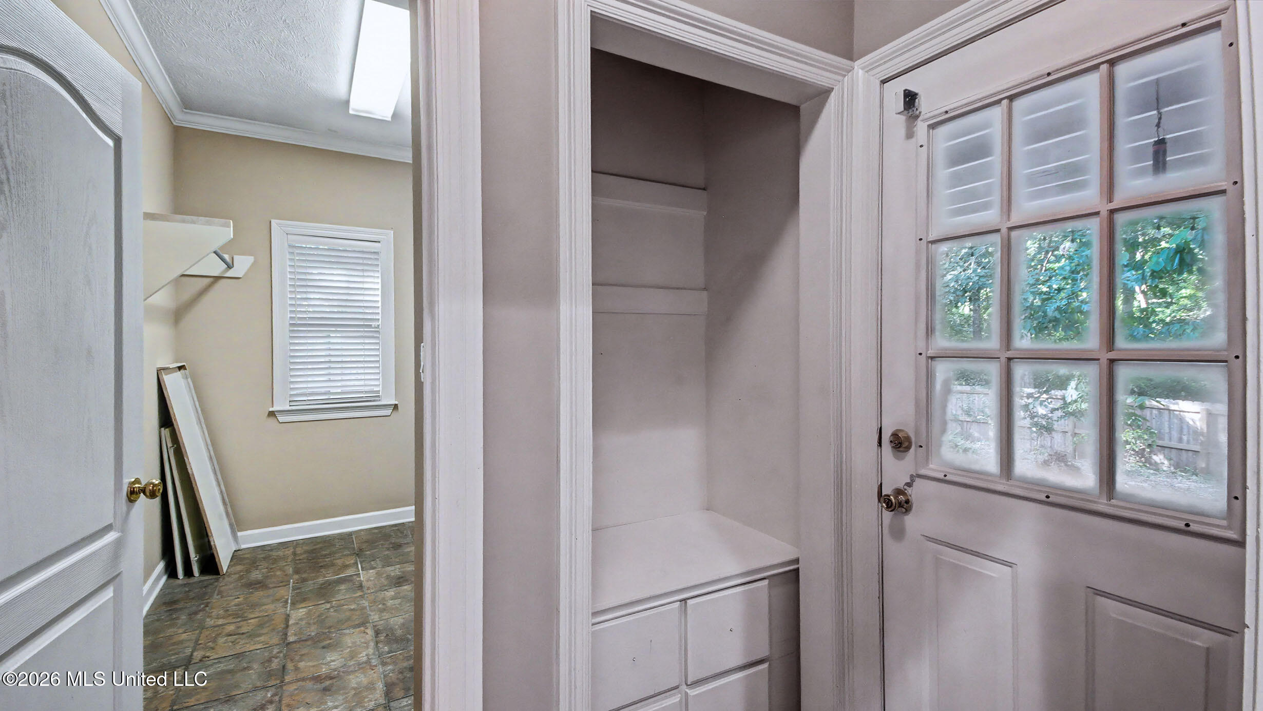 664 Spring Lake Drive Property Photo 17