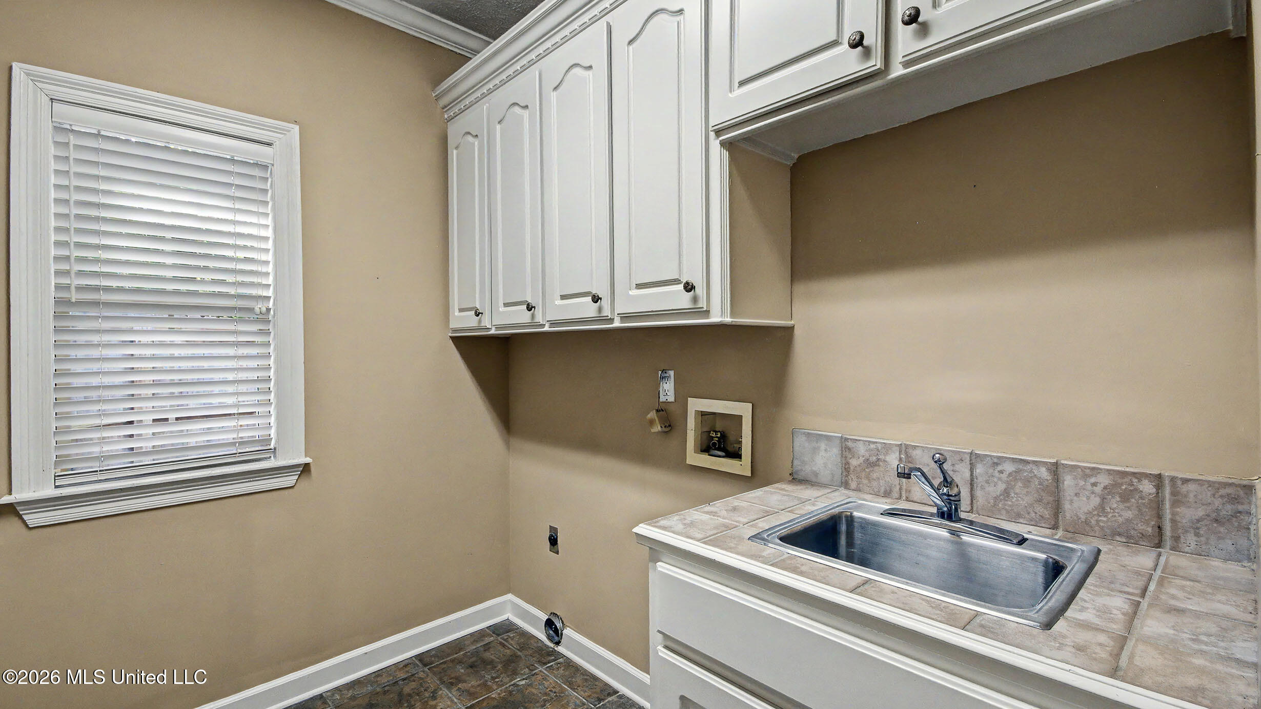 664 Spring Lake Drive Property Photo 18