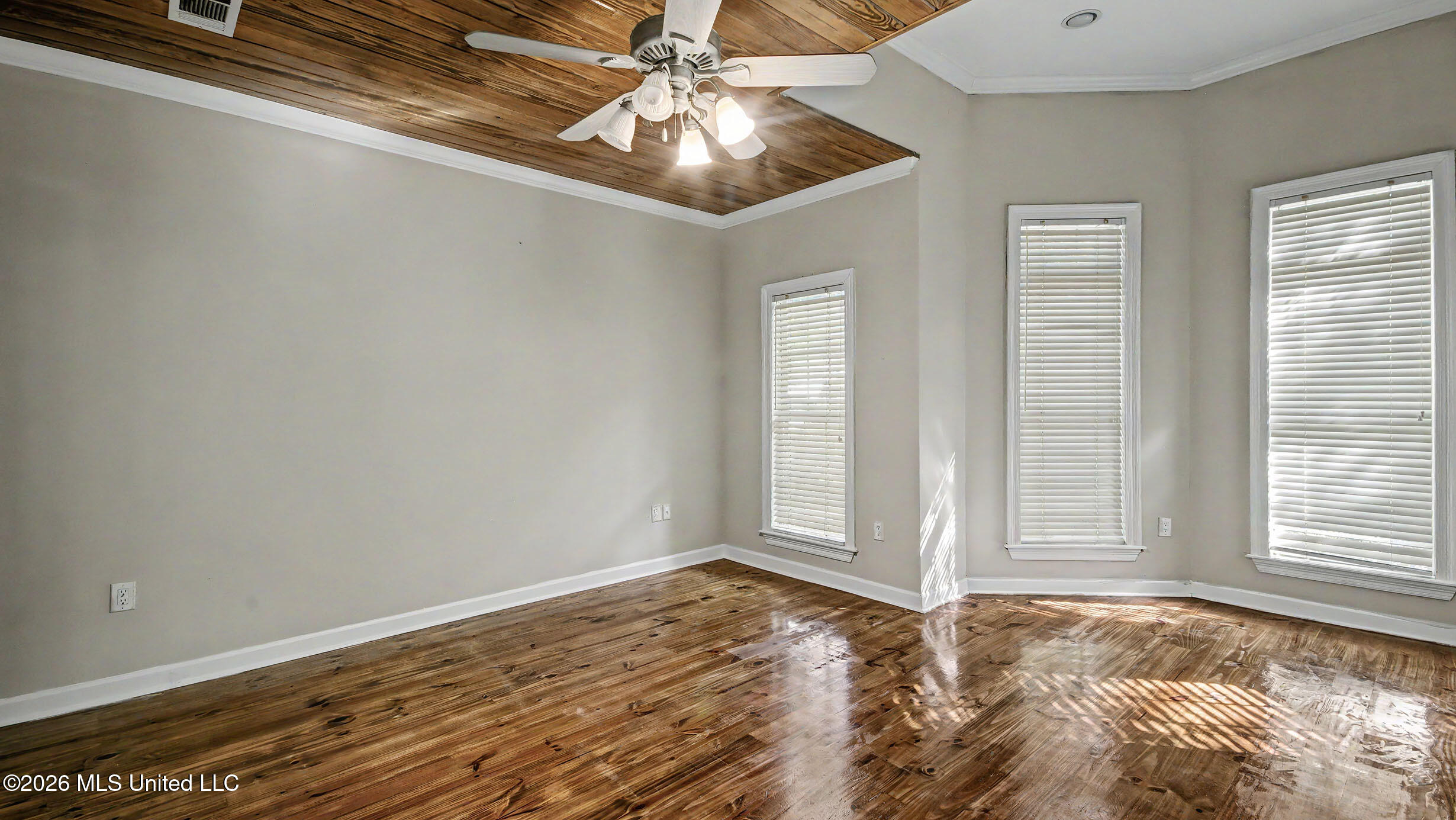 664 Spring Lake Drive Property Photo 20