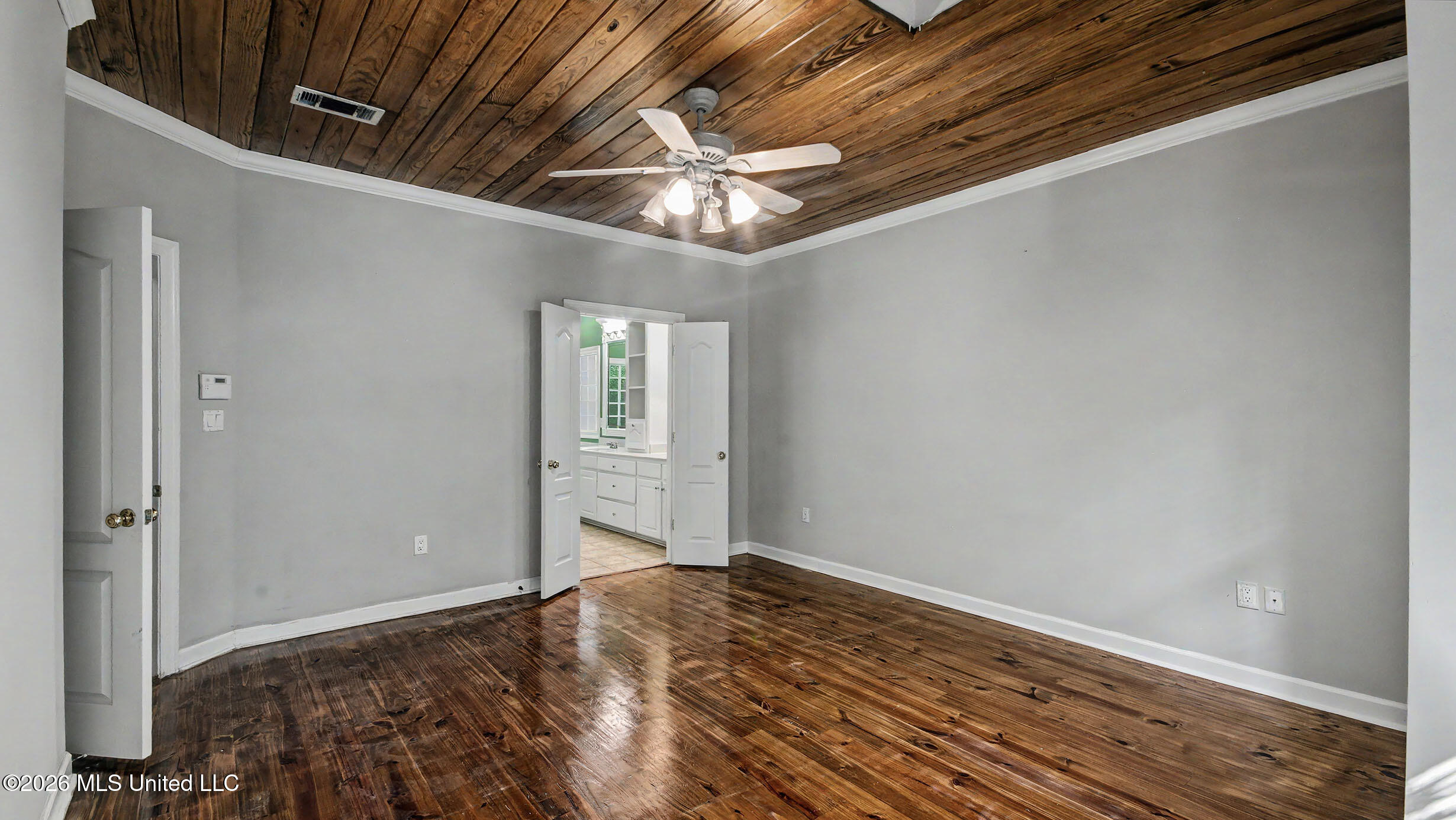 664 Spring Lake Drive Property Photo 21