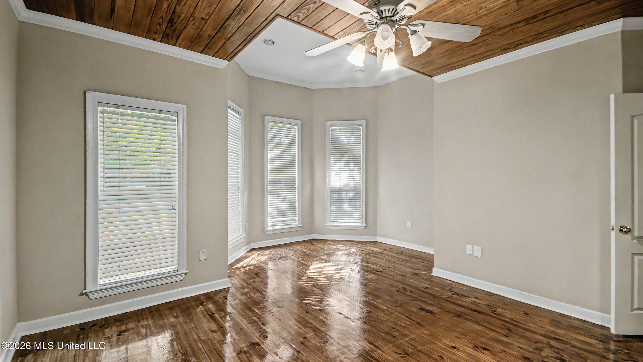 664 Spring Lake Drive Property Photo 22
