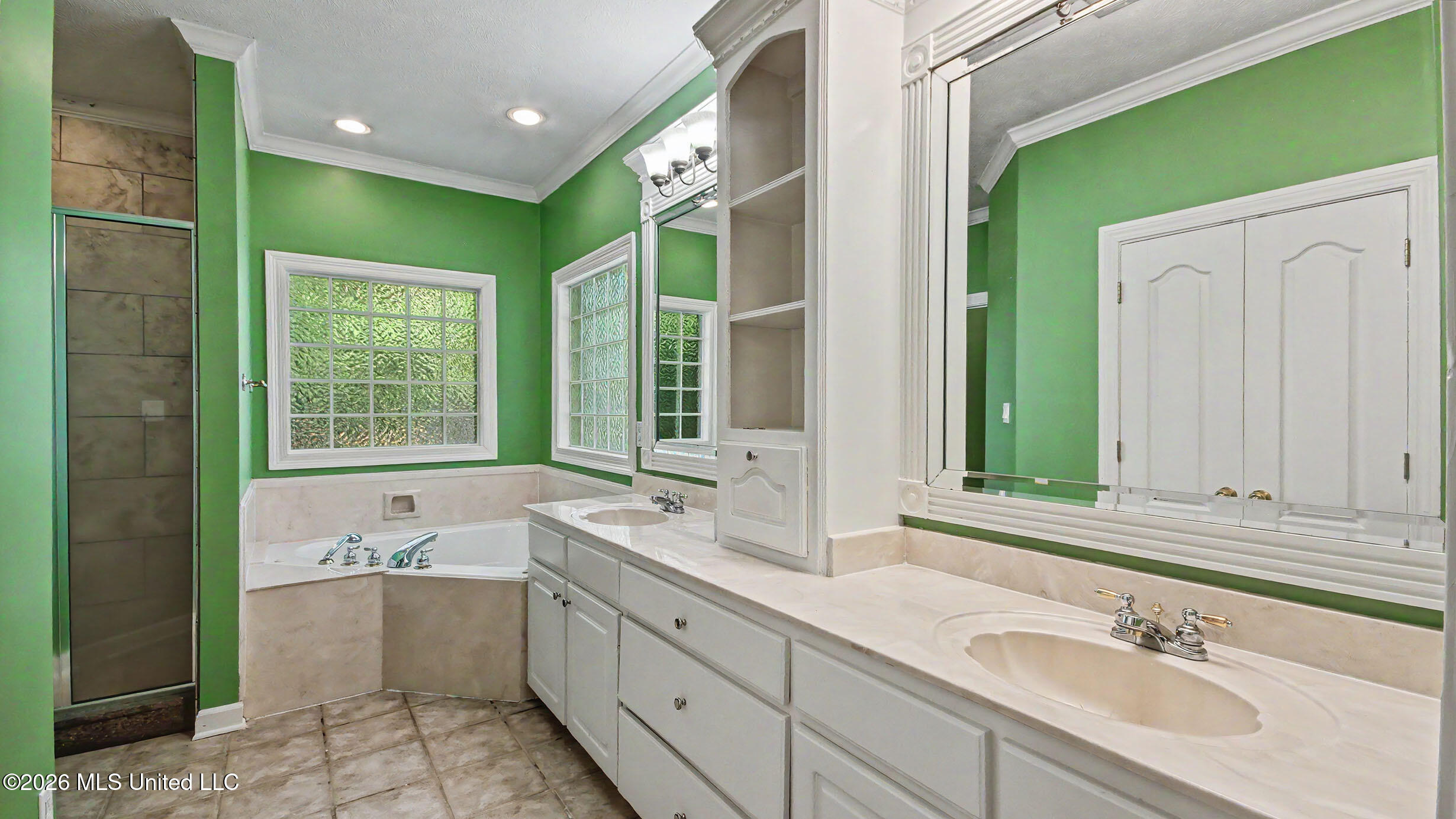 664 Spring Lake Drive Property Photo 23
