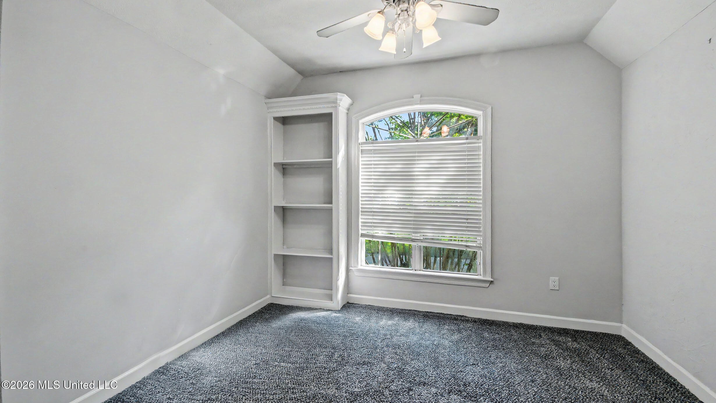 664 Spring Lake Drive Property Photo 32