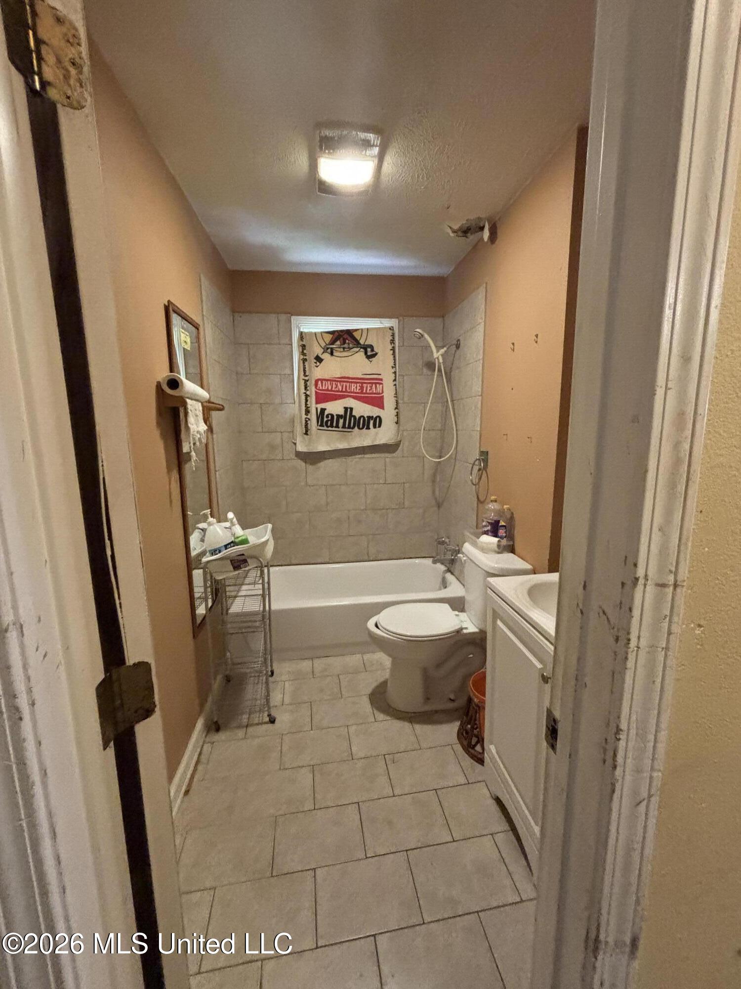 486 Collier Avenue Property Photo 8