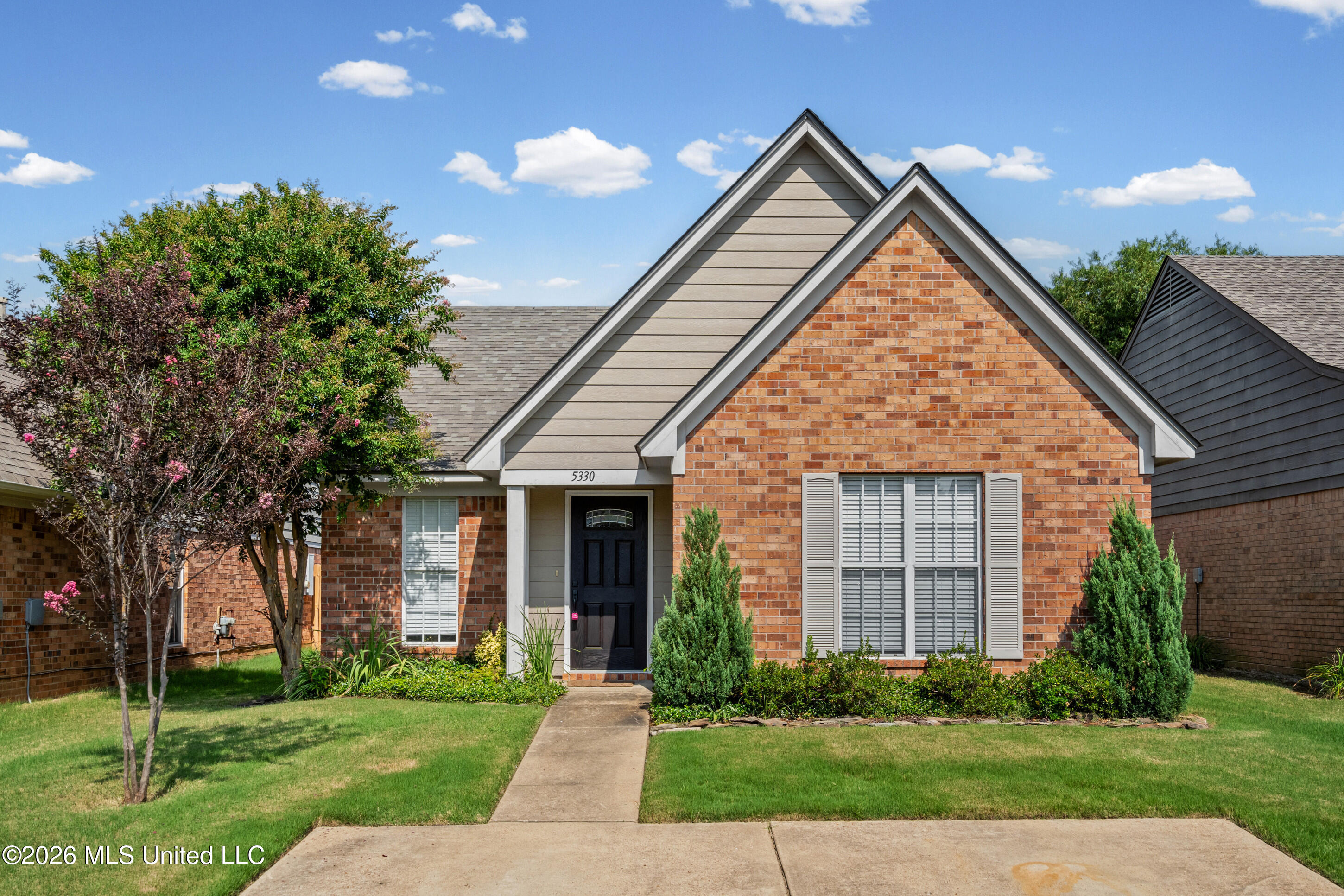 5330 Russell Drive Property Photo 1