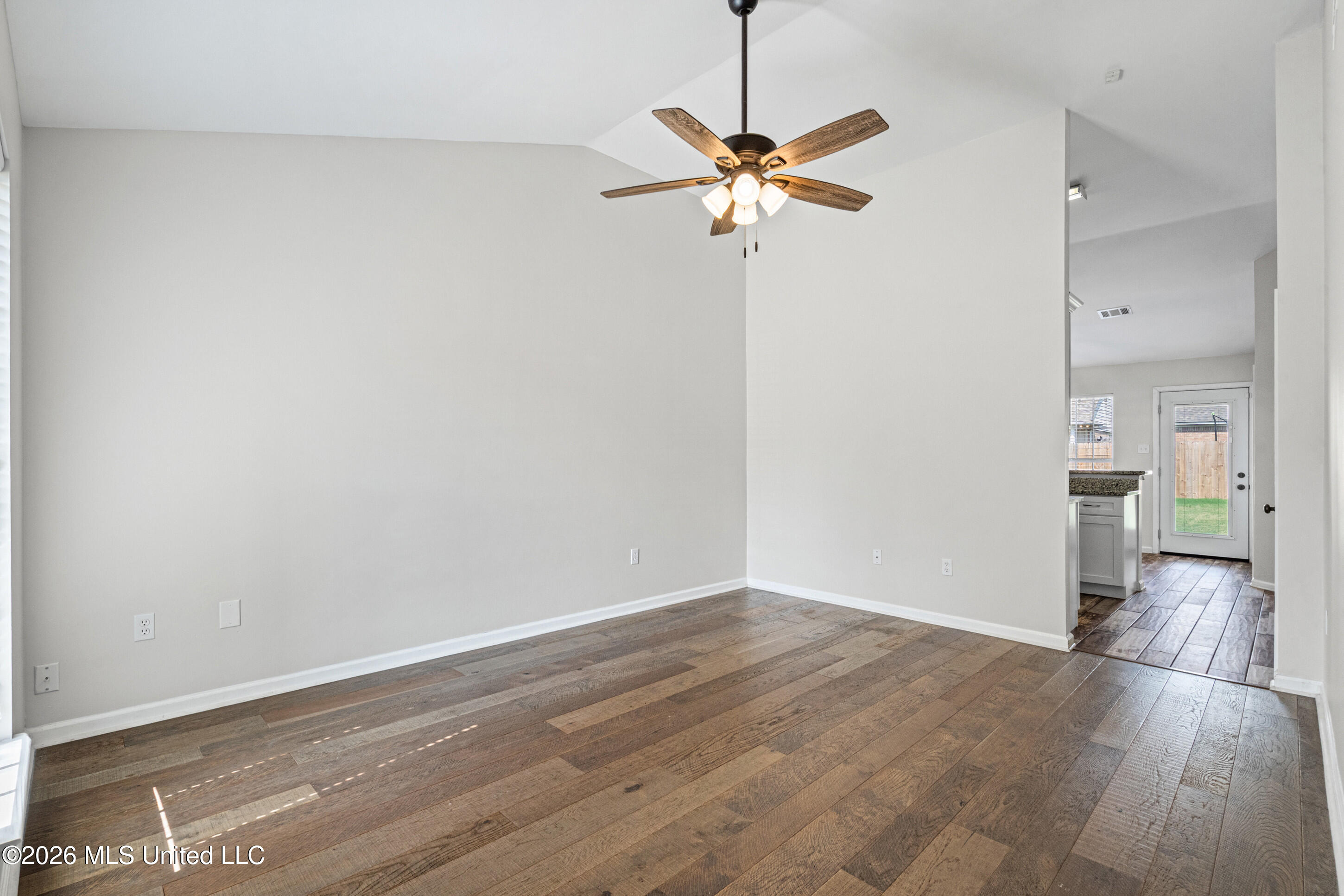 5330 Russell Drive Property Photo 6
