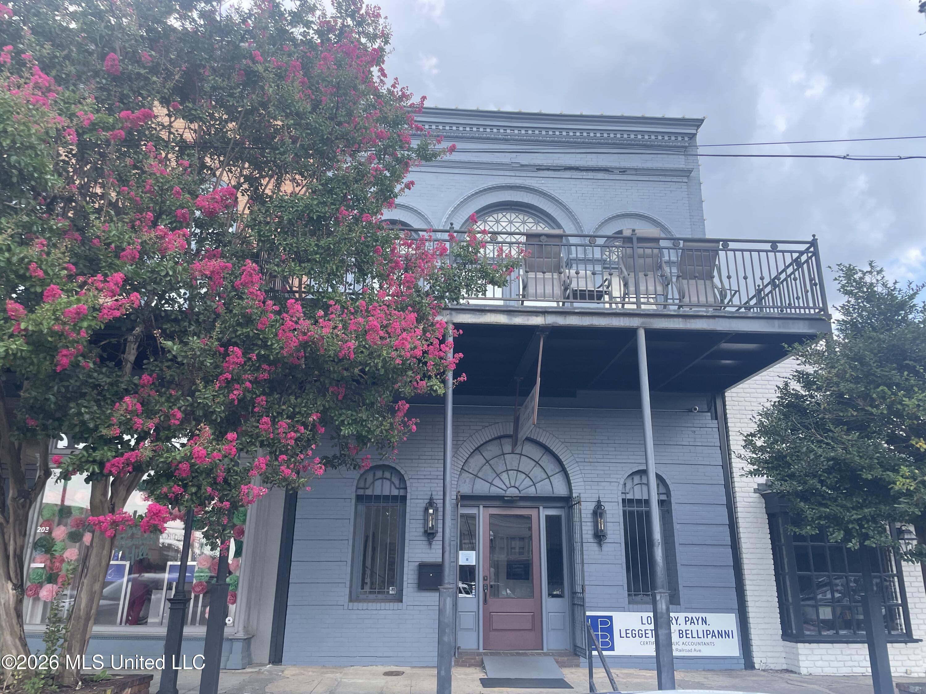 207 S Railroad Avenue Property Photo 1