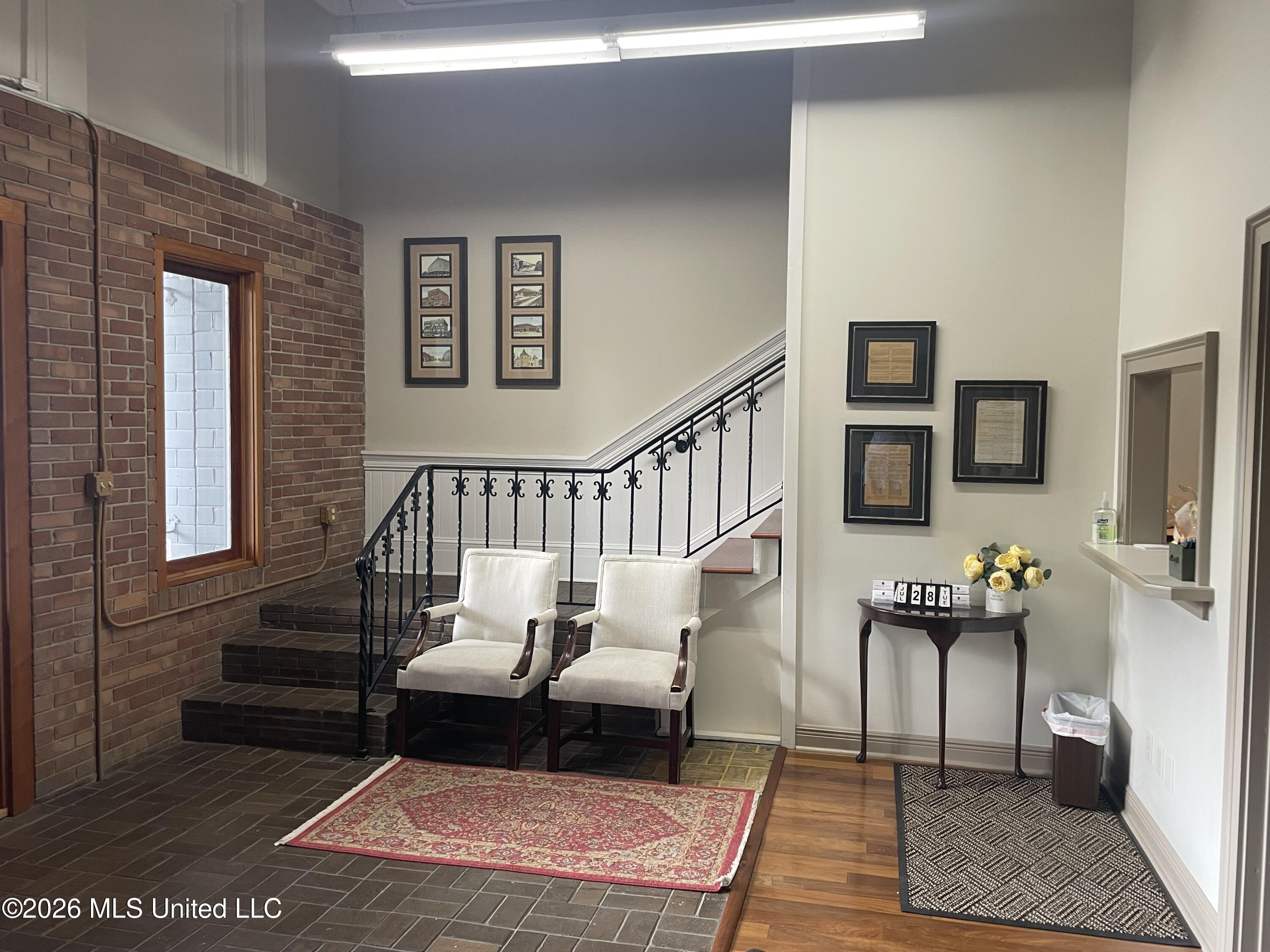 207 S Railroad Avenue Property Photo 2