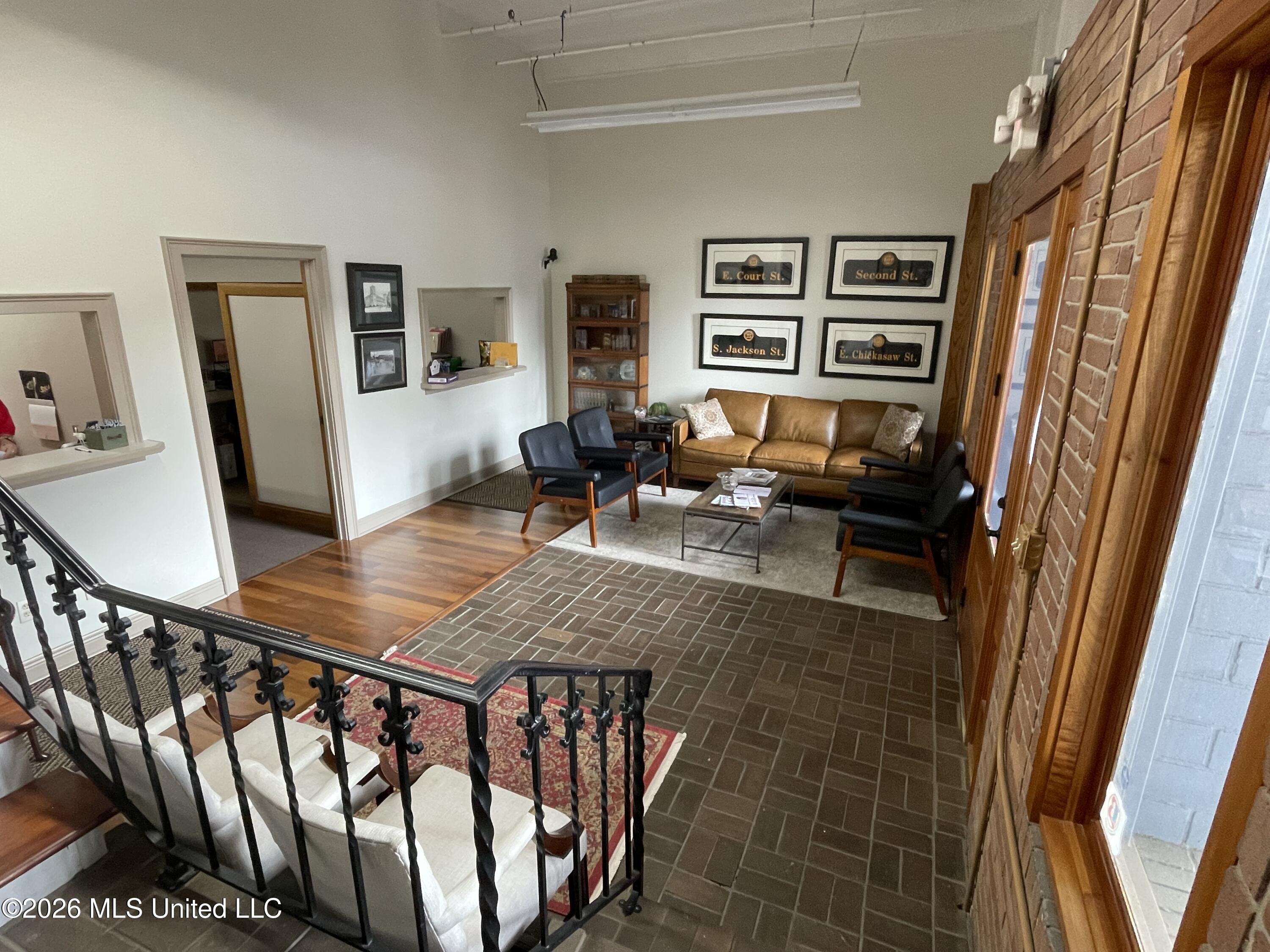 207 S Railroad Avenue Property Photo 3