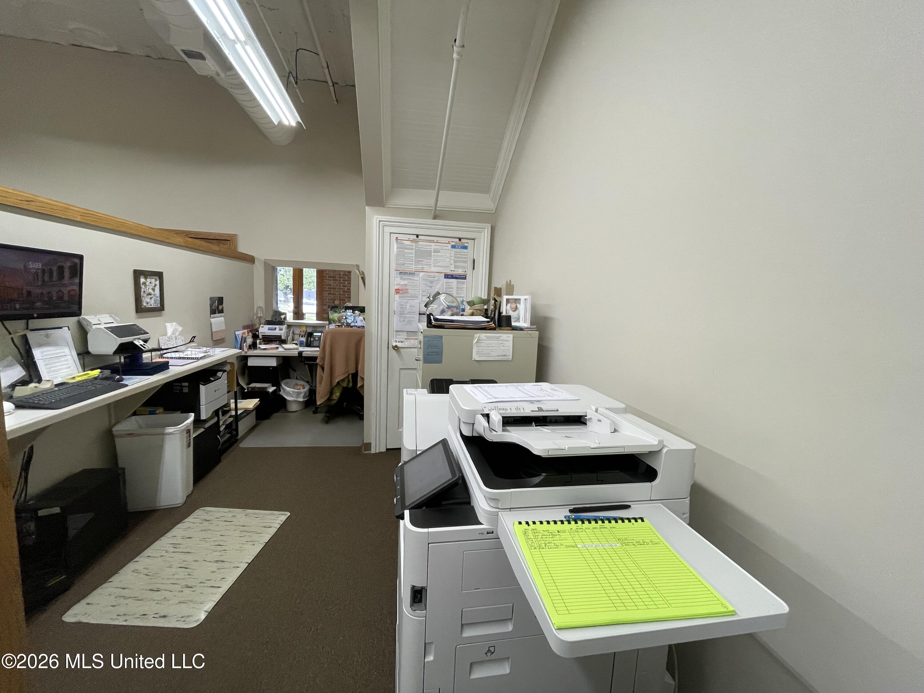 207 S Railroad Avenue Property Photo 7