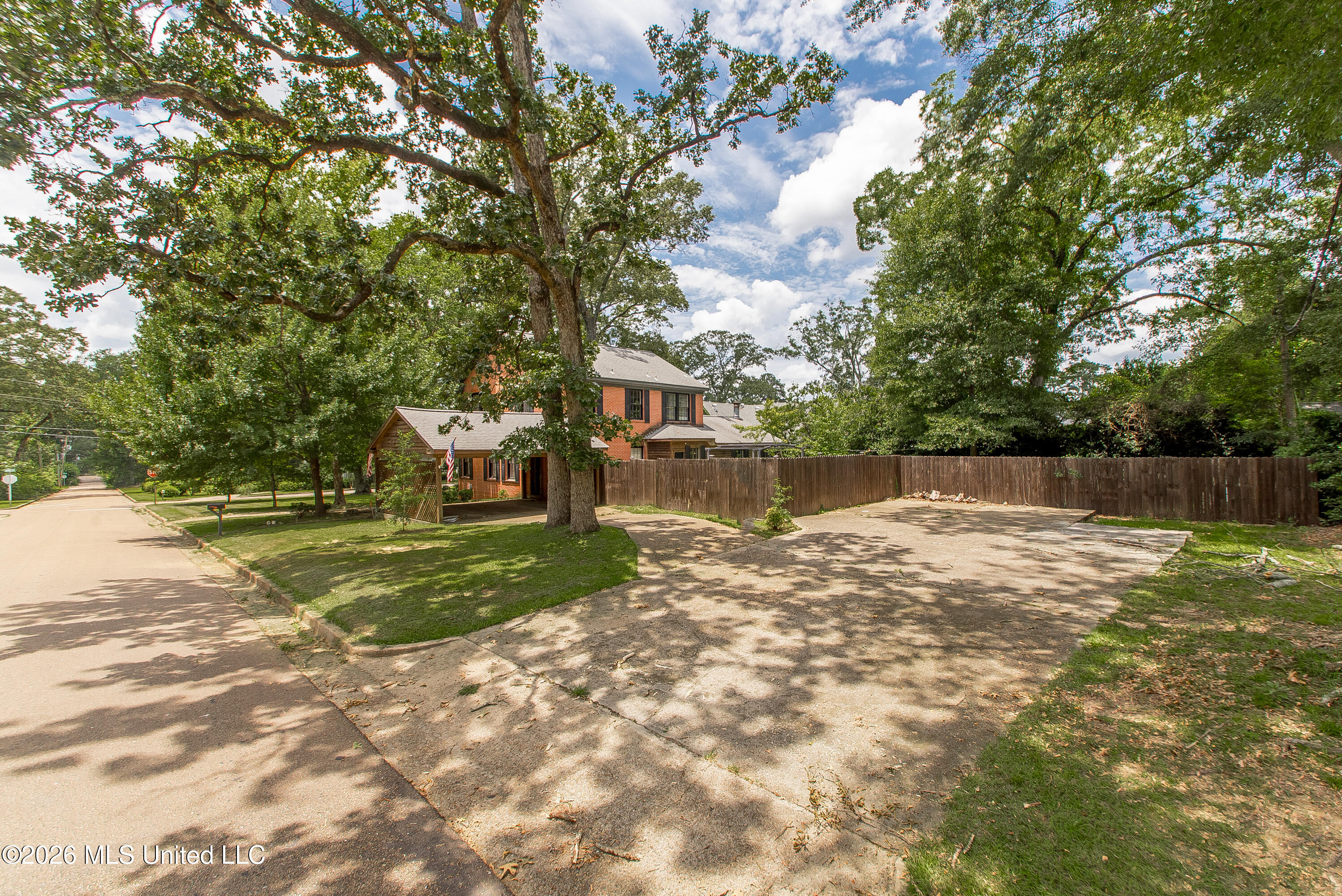 900 N James Avenue Property Photo 2