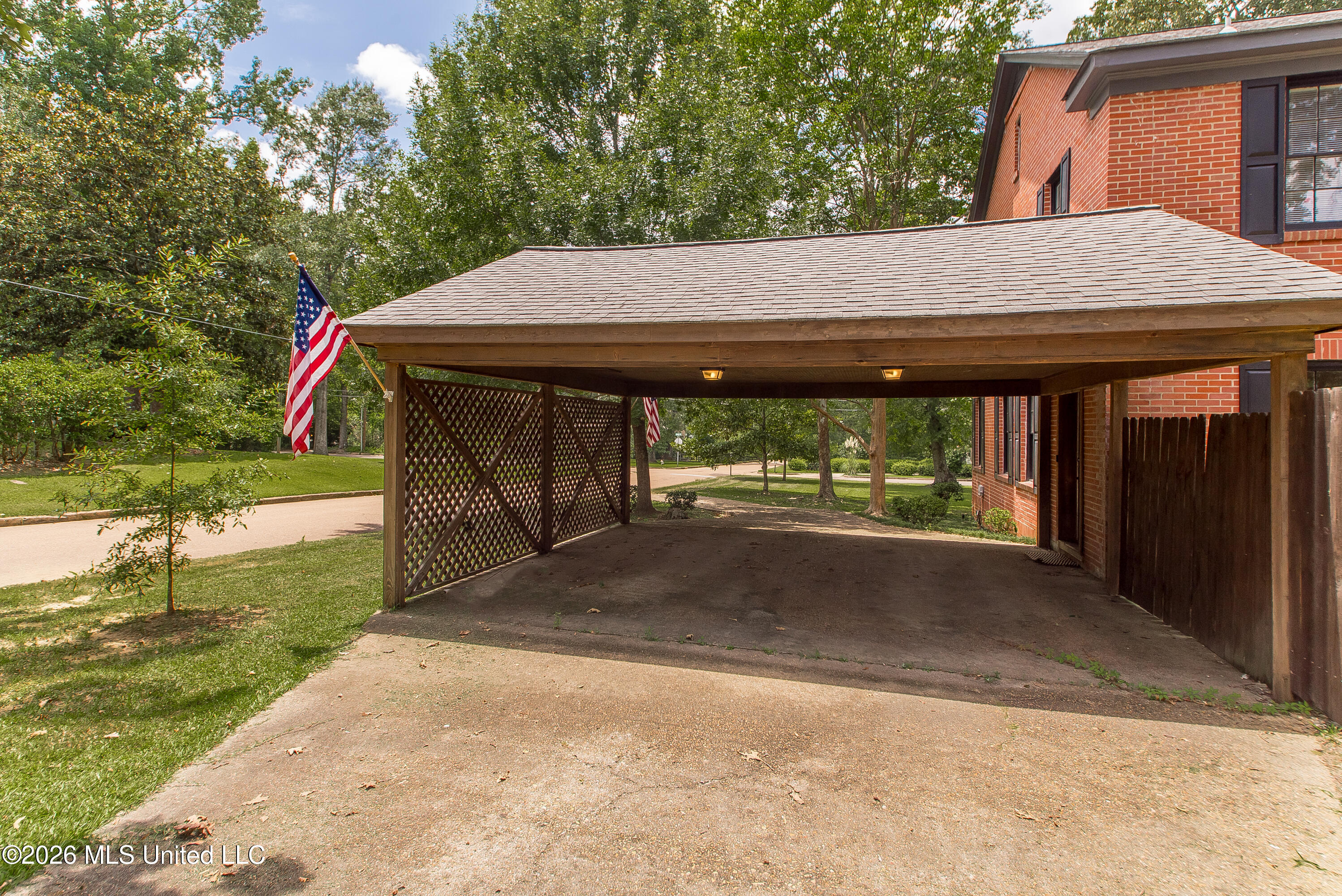 900 N James Avenue Property Photo 3