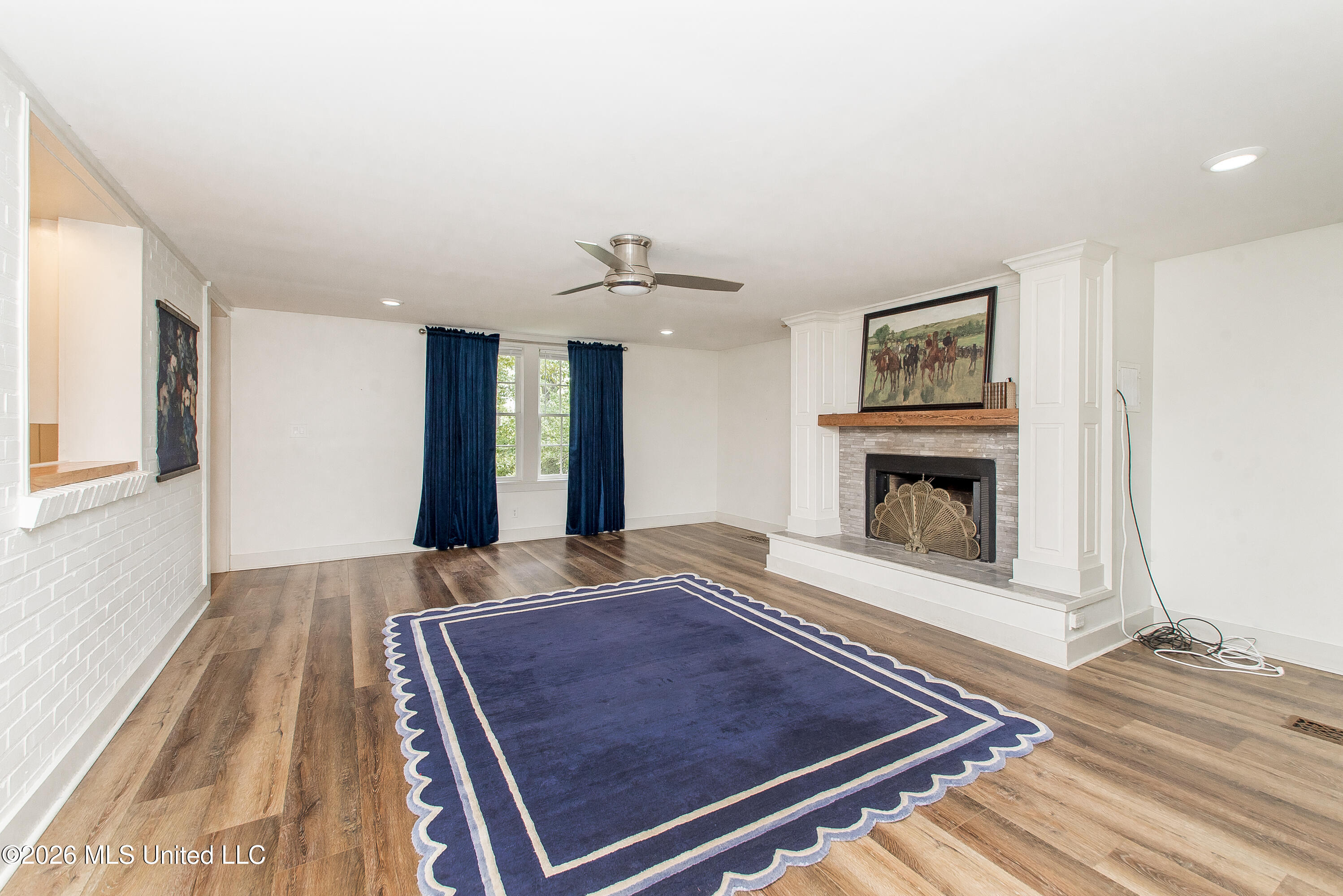 900 N James Avenue Property Photo 8