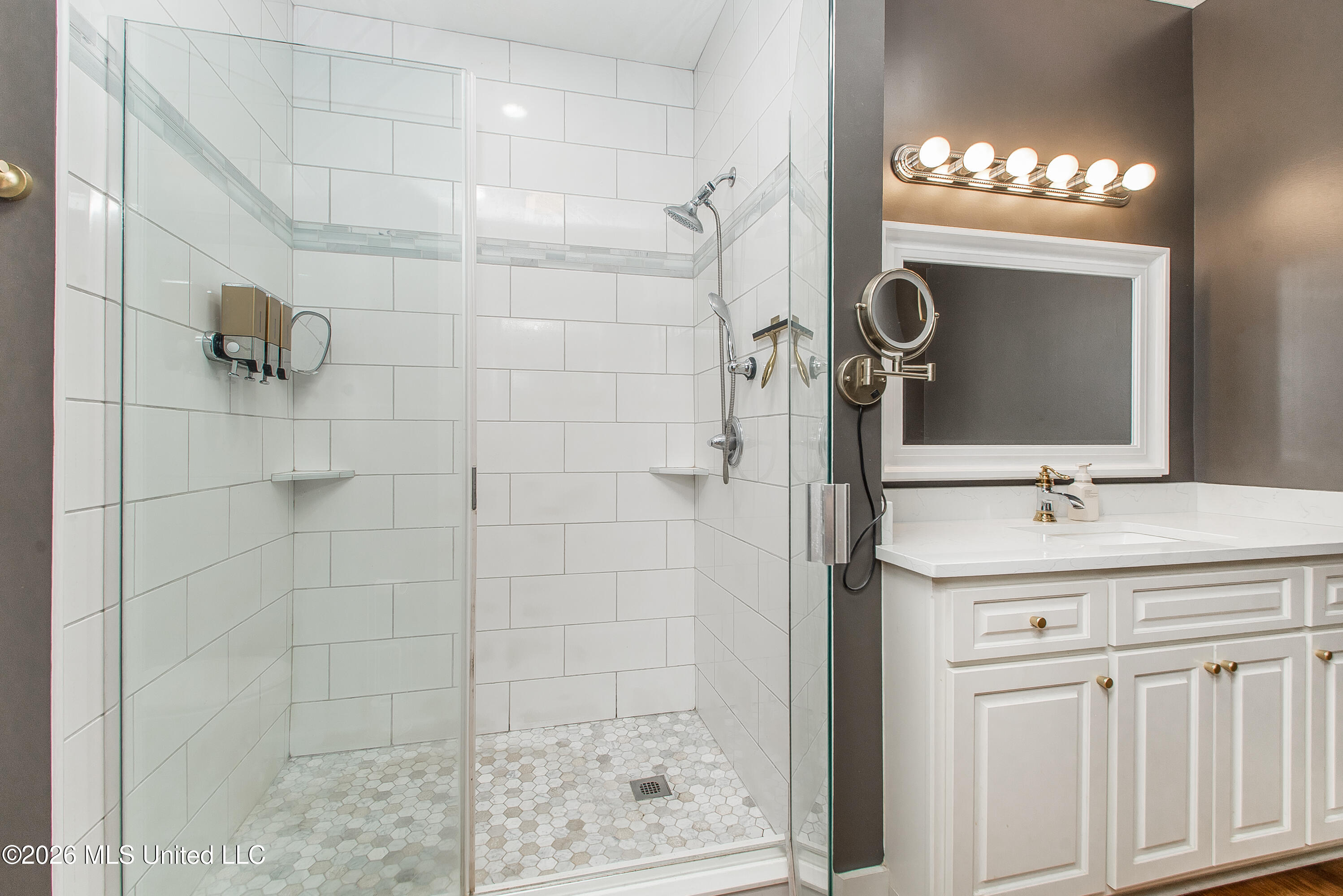 900 N James Avenue Property Photo 18