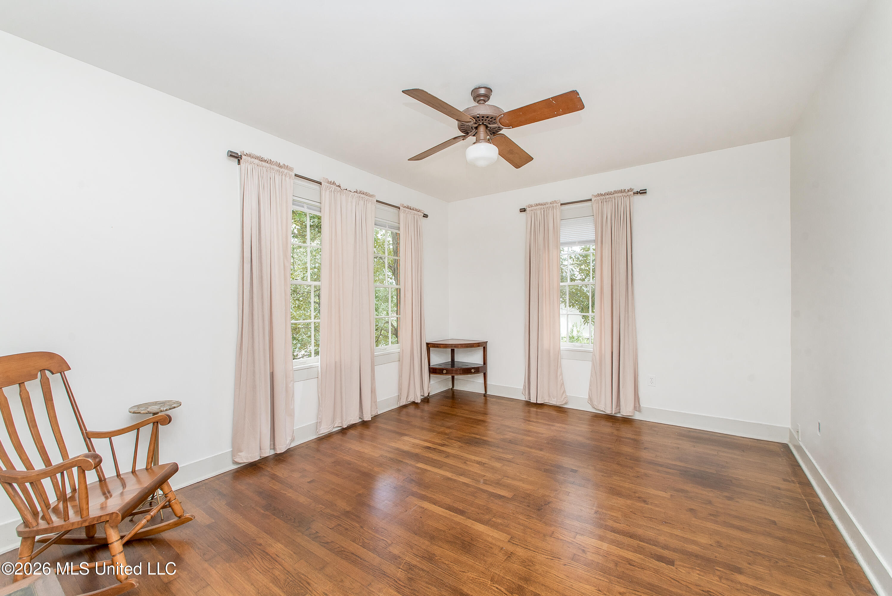 900 N James Avenue Property Photo 20