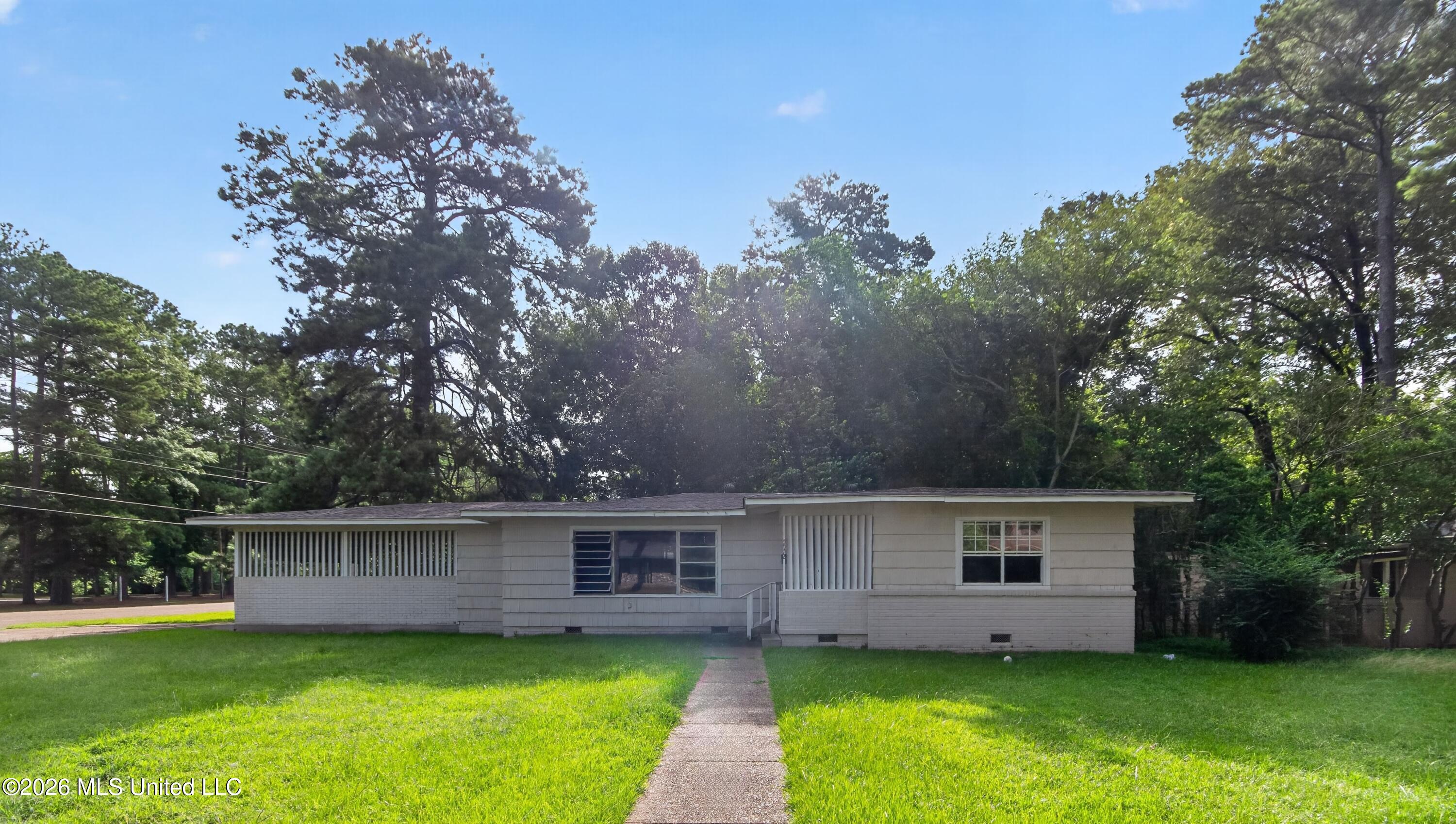 5572 Pine Lane Drive Property Photo 1