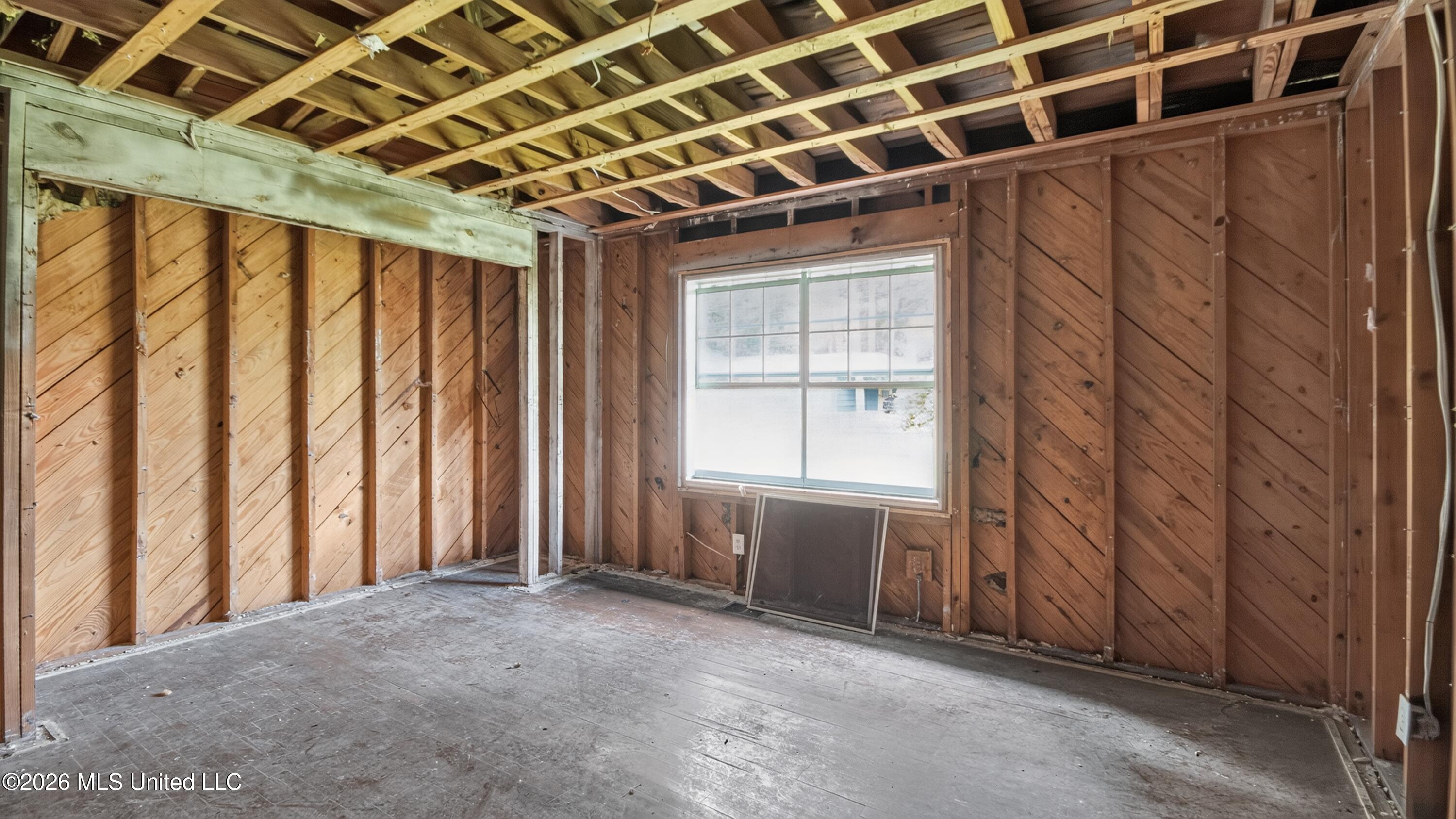 5572 Pine Lane Drive Property Photo 4