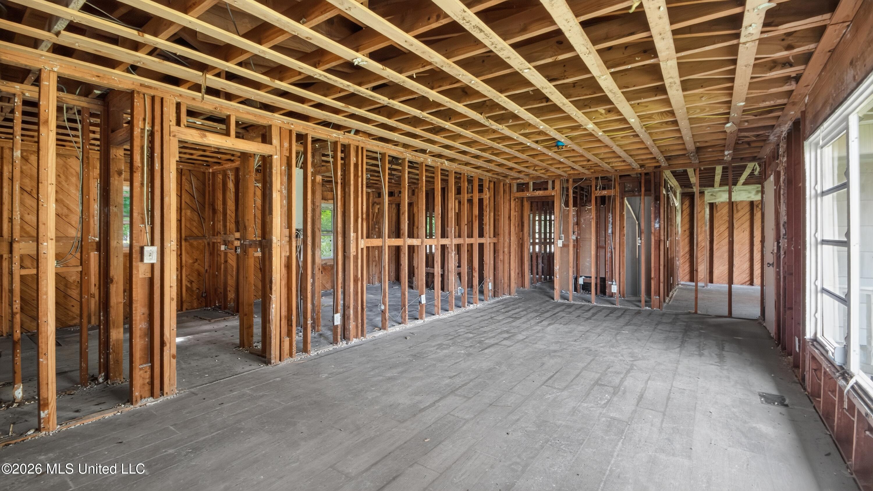 5572 Pine Lane Drive Property Photo 8