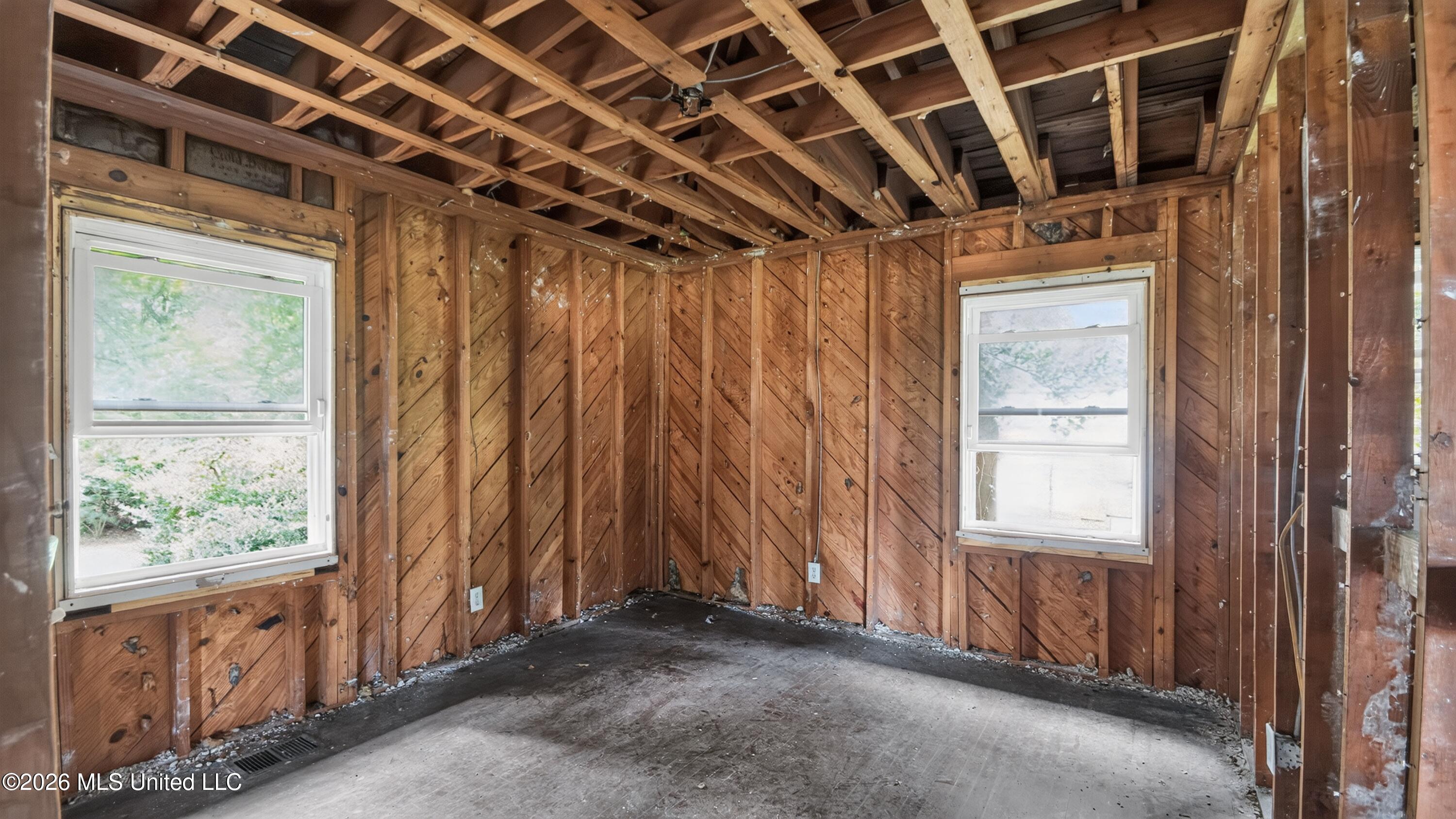 5572 Pine Lane Drive Property Photo 11