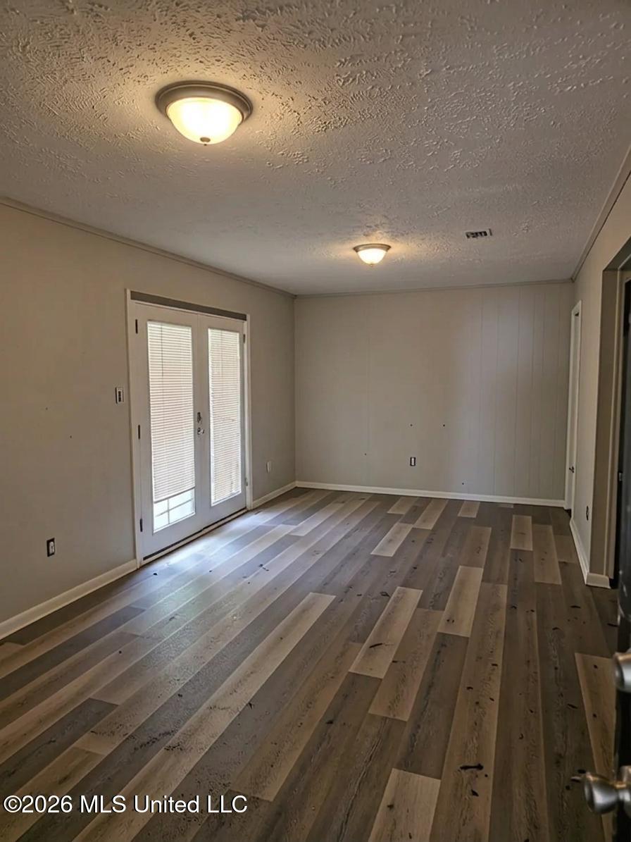 3164 Fleetwood Drive Property Photo 2