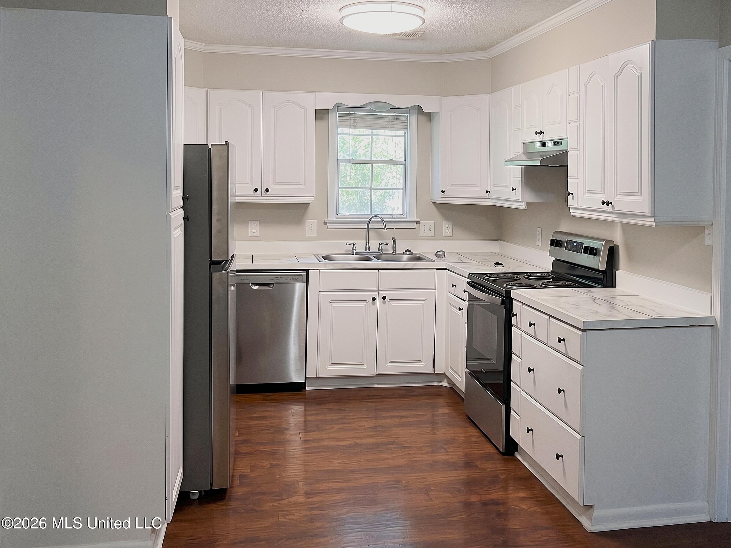 800 Dogwood Street Property Photo 2
