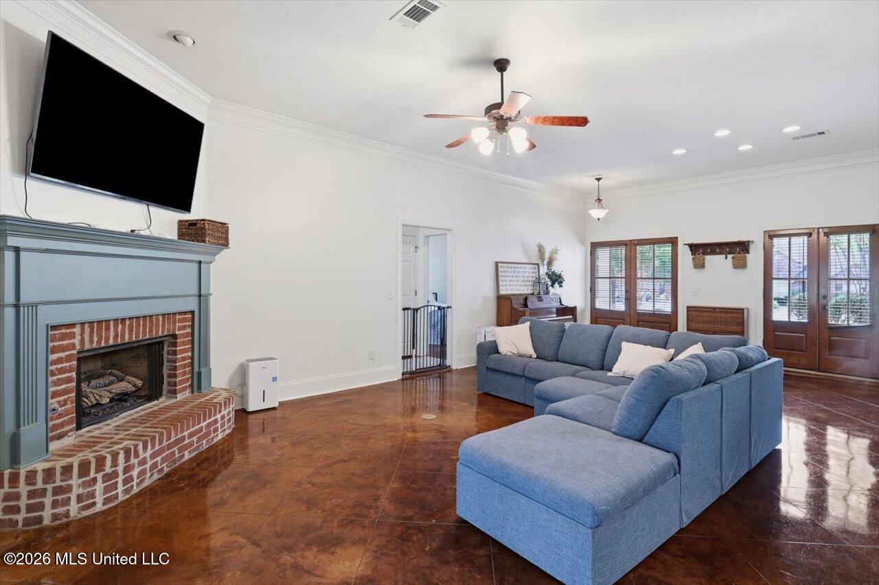 154 Seville Way Property Photo 11