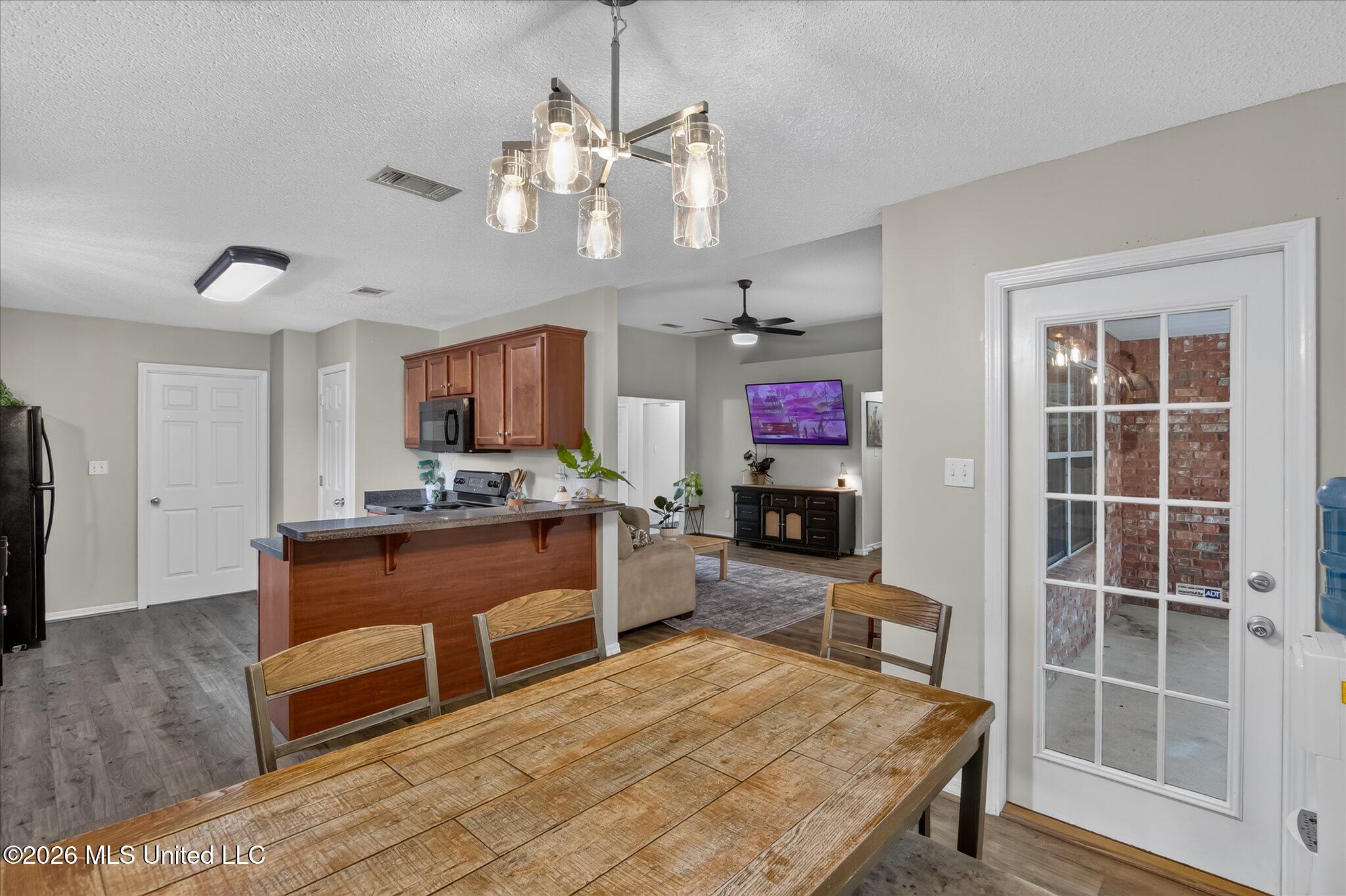 15077 Clear Springs Drive Property Photo 10