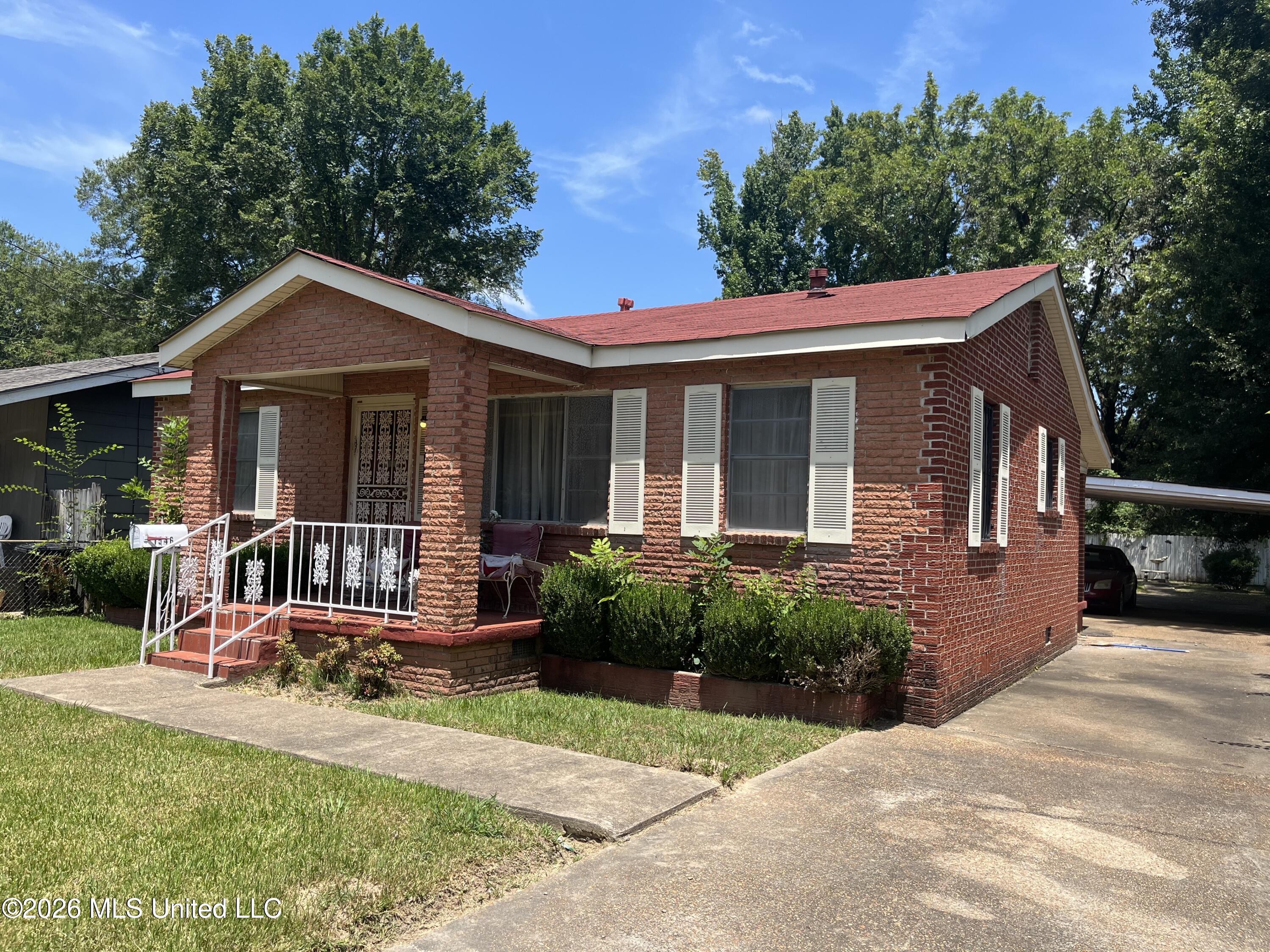 1546 Weeks Street Property Photo 2